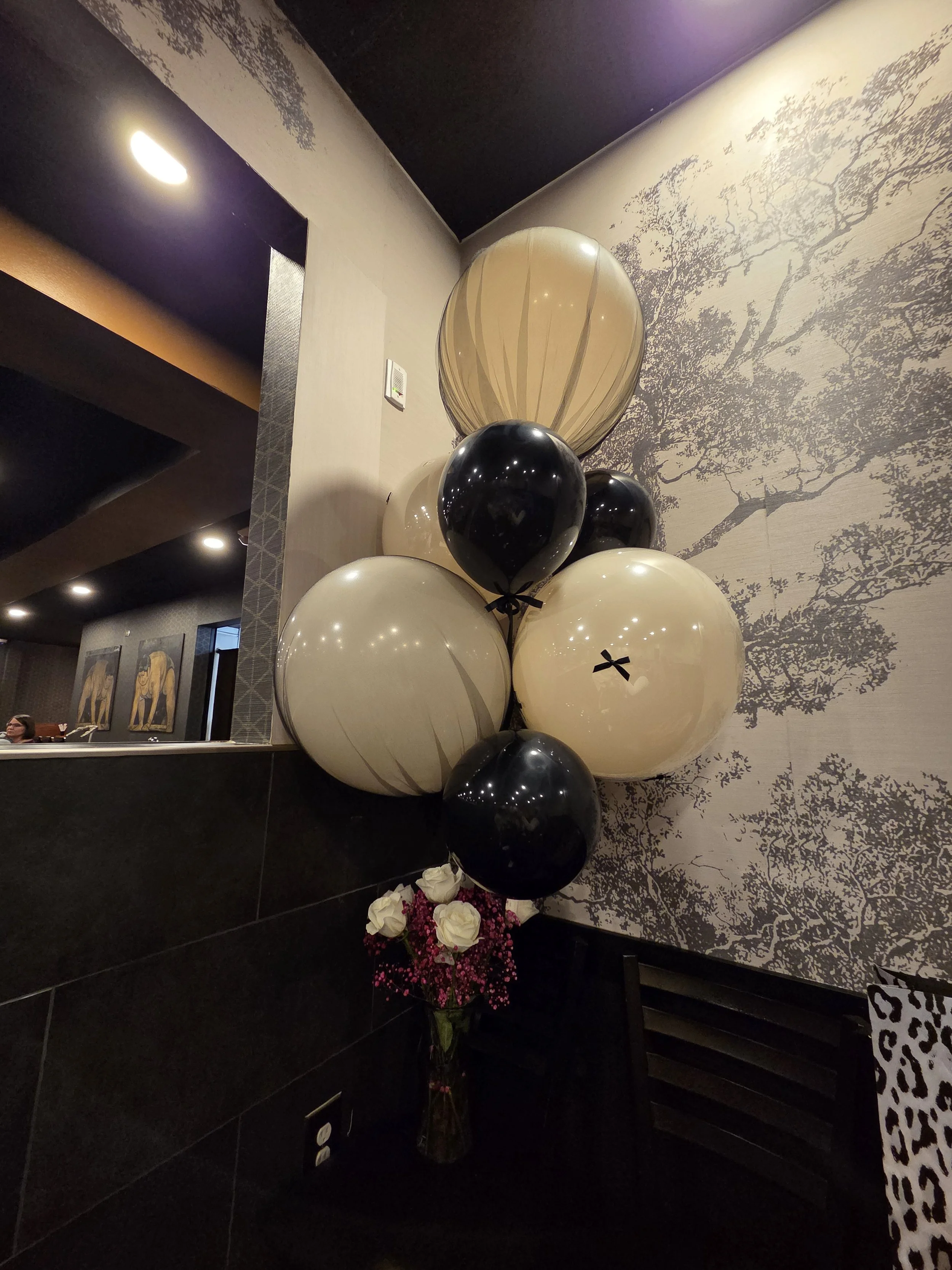 Luxe-Tulle-Bow-Balloon-Bouquet.jpg