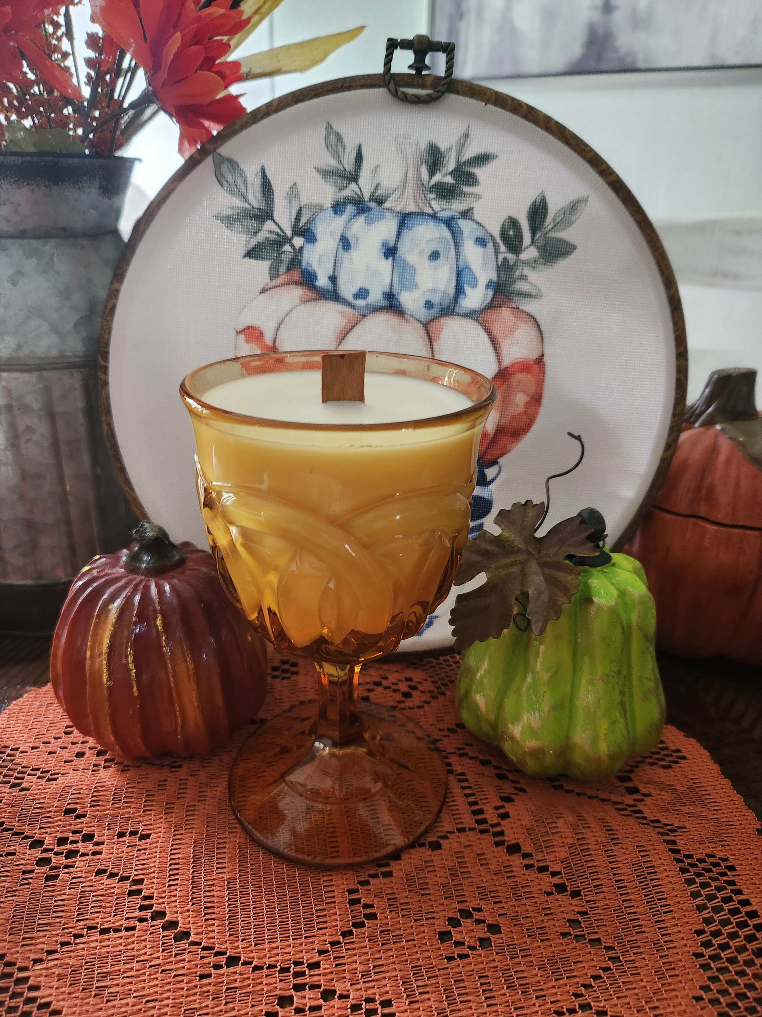 Vintage Amber Crisp Pear & Macintosh Candle 10oz