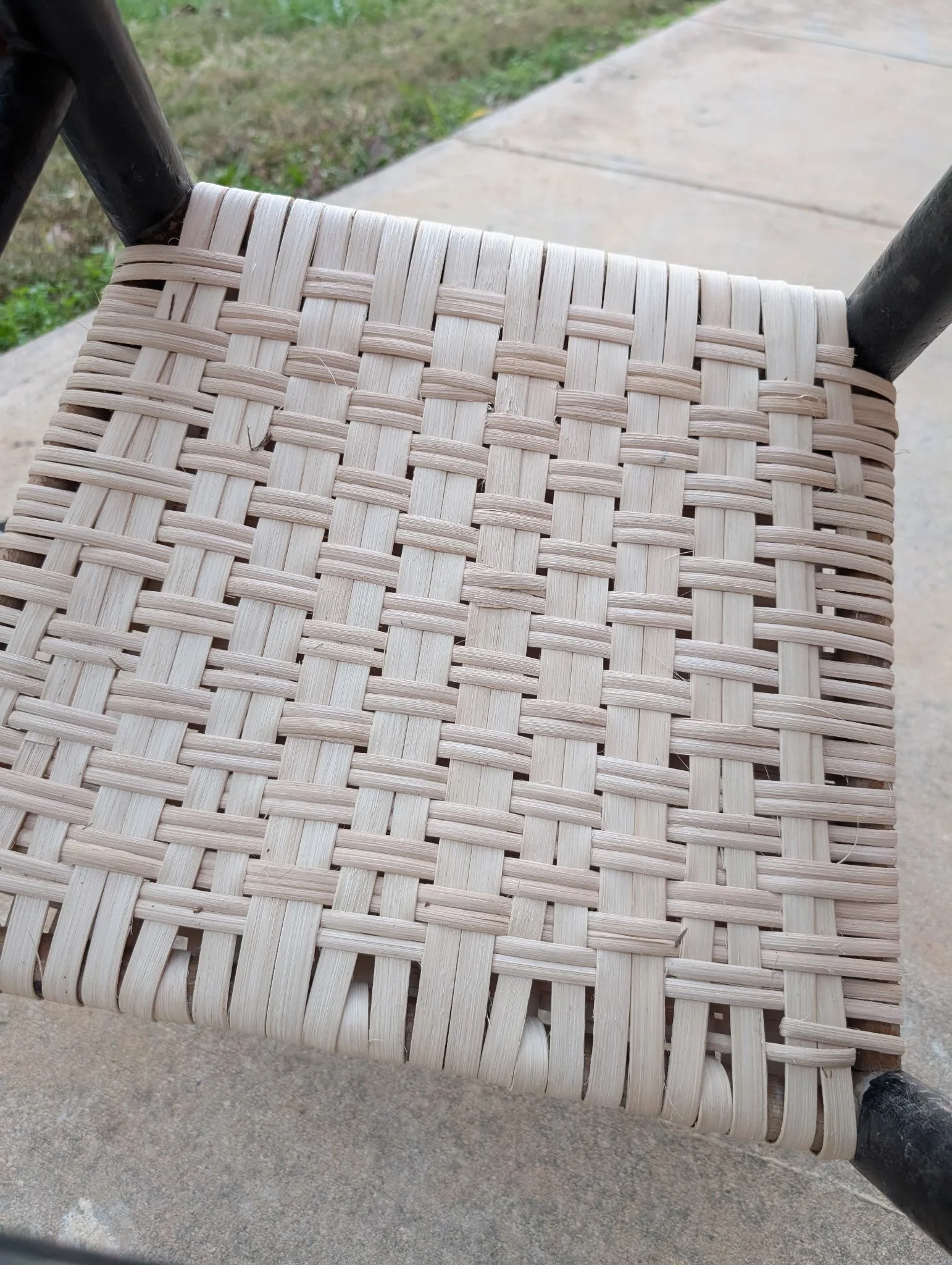 black chair5.jpg