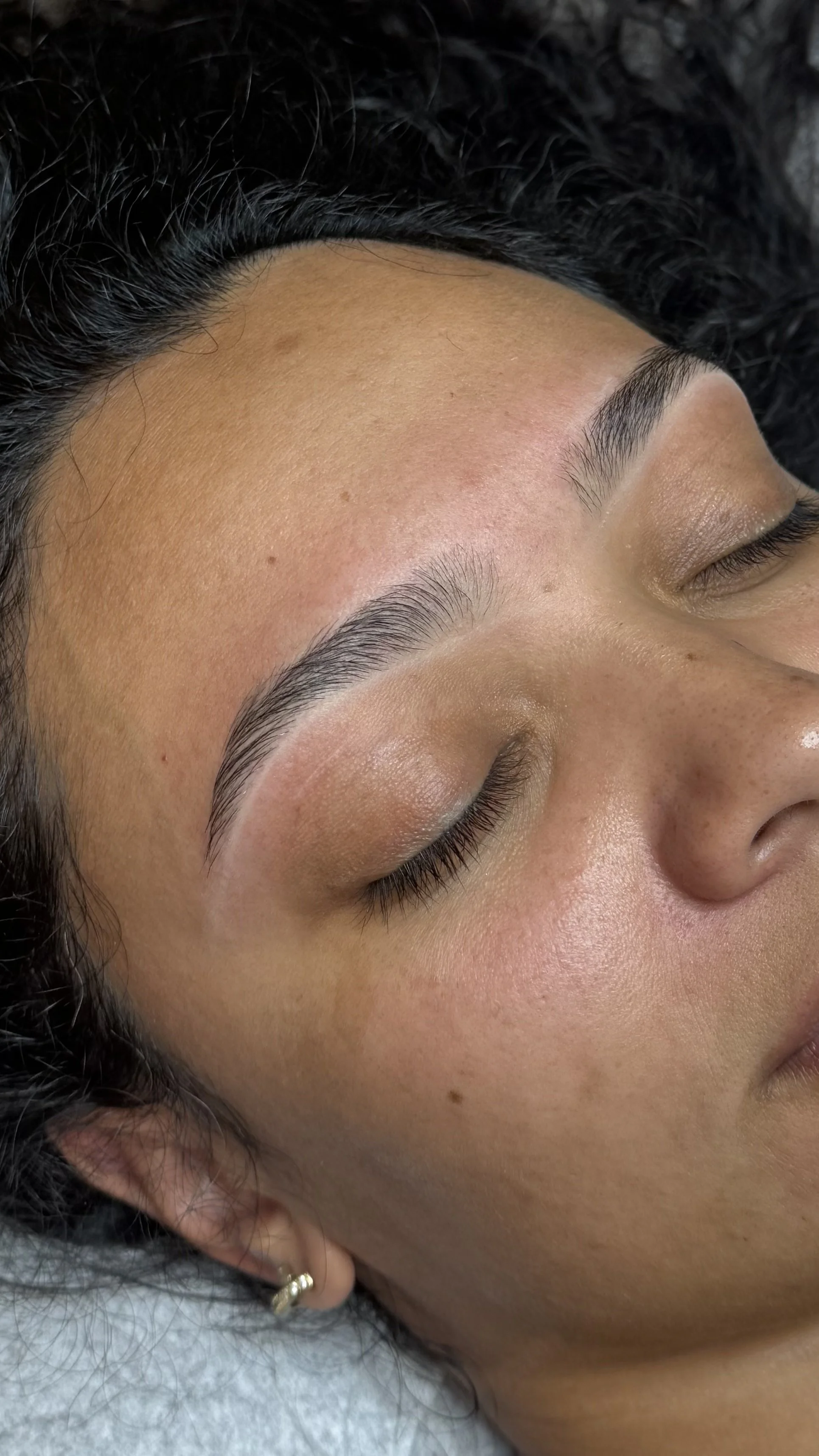 Brow shaping treatment at Earthy Elegance Spa