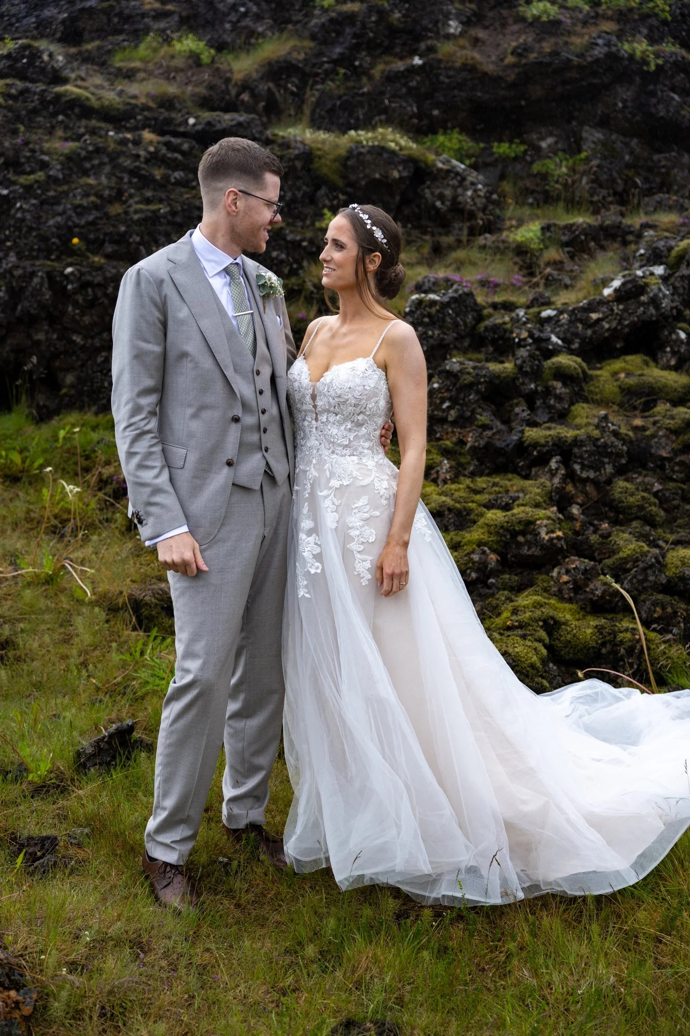 Brúðkaupsmyndataka - undribúningur - athöfn - brúðhjónamyndataka - veislan (32).jpg