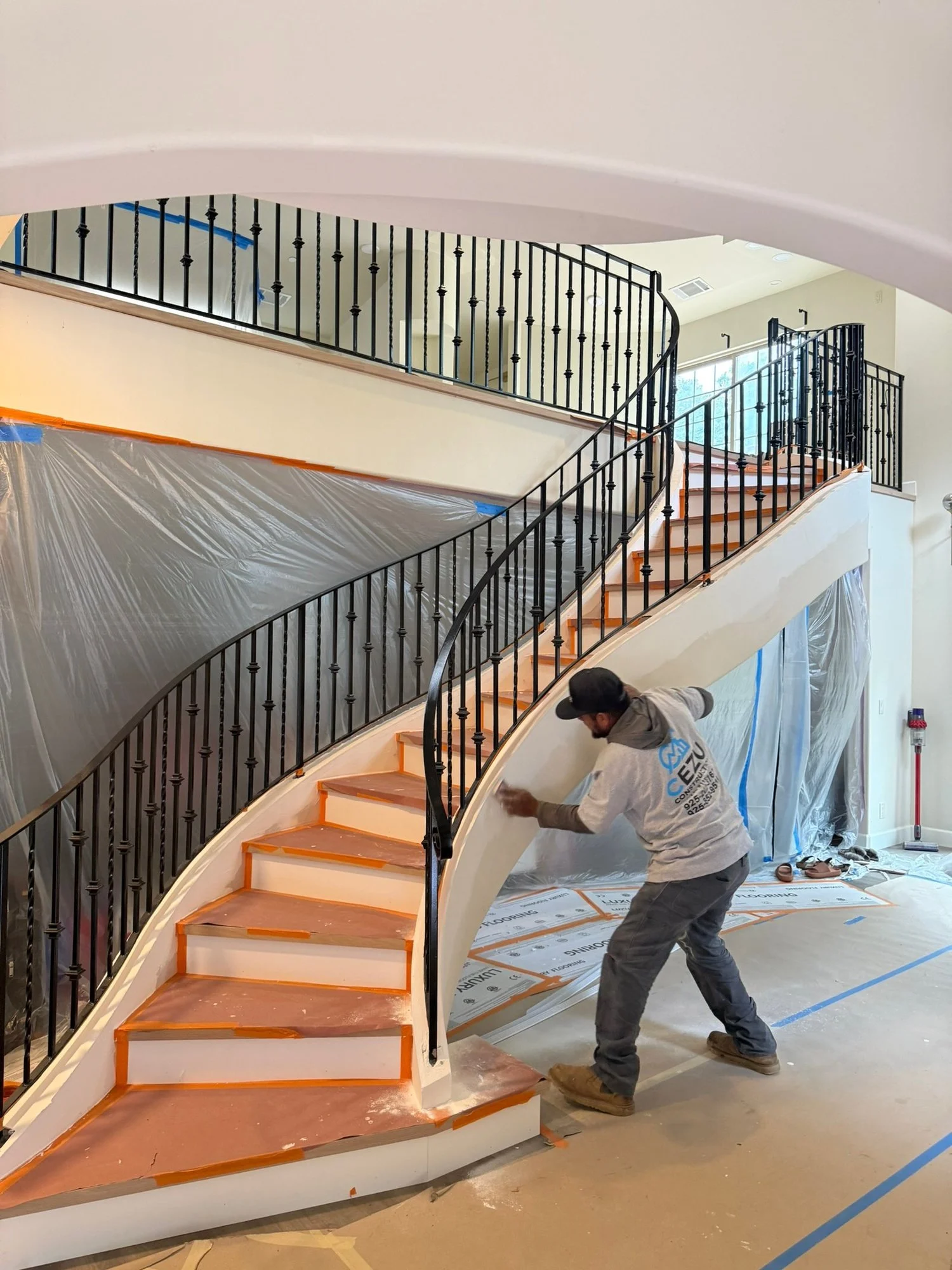 cezu-curved-staircase.jpg