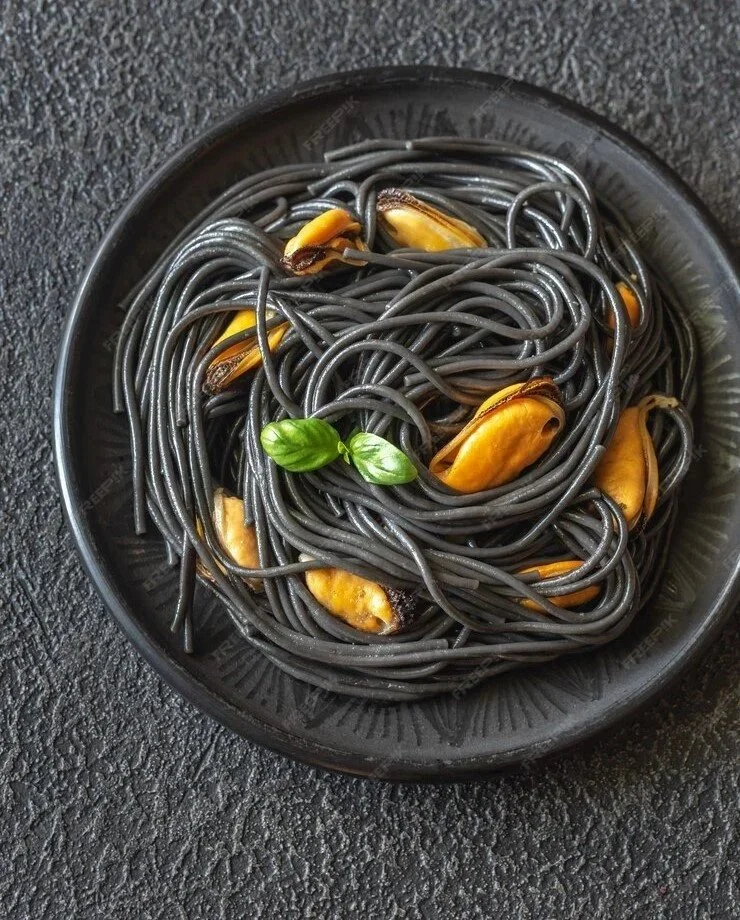 black-pasta-with-mussels-parmesan_165536-229.jpg