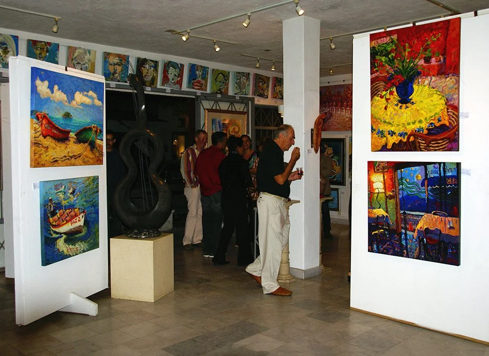 bottom right:  "Le Bistró"