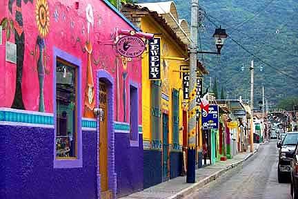 Ajijic Colorido - Calle Colon