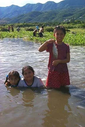 girls with fish