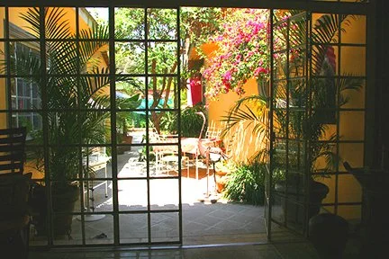 el patio - casa de la artista