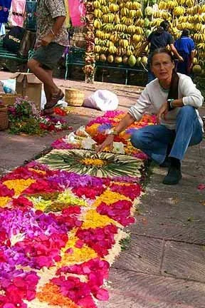 creating flower-petal carpets - la artista