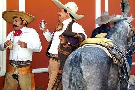 Caballeros en el Dia de la Raza