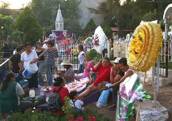 family gatherings on Dia de los Muertos