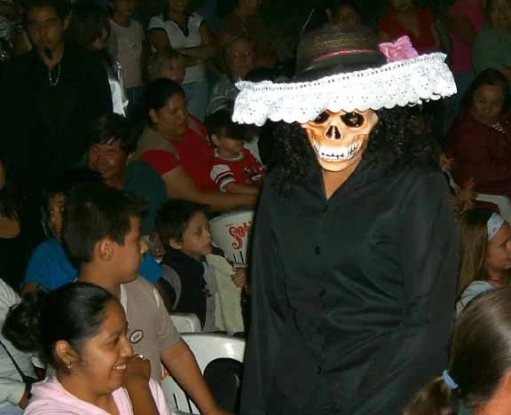 "La LLorona" spooking Ajijic's graveyard on the Night of the Dead