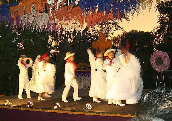 children's ballet folklorico - Ajijic Pantheon