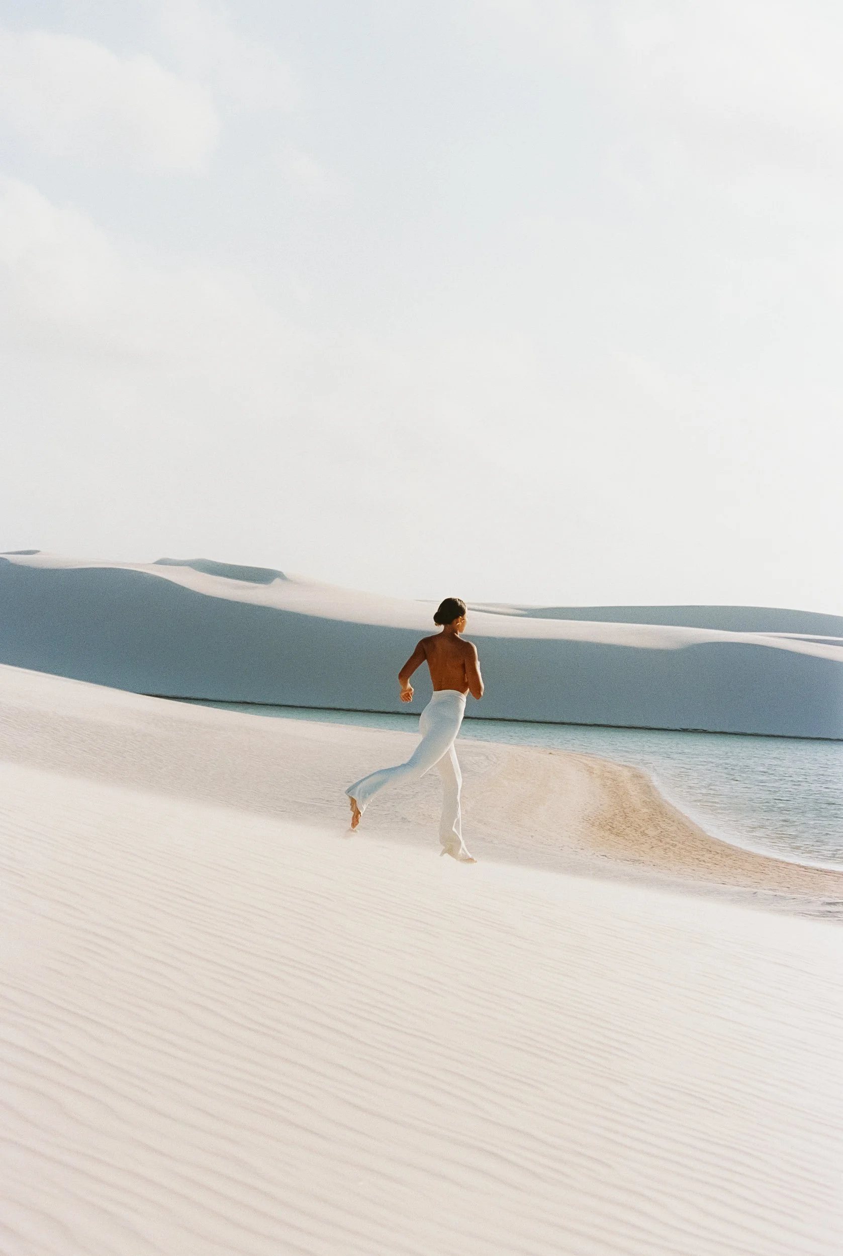 niya-swim-lencois-maranhenses-brazil-eduarda-goa-11.jpg