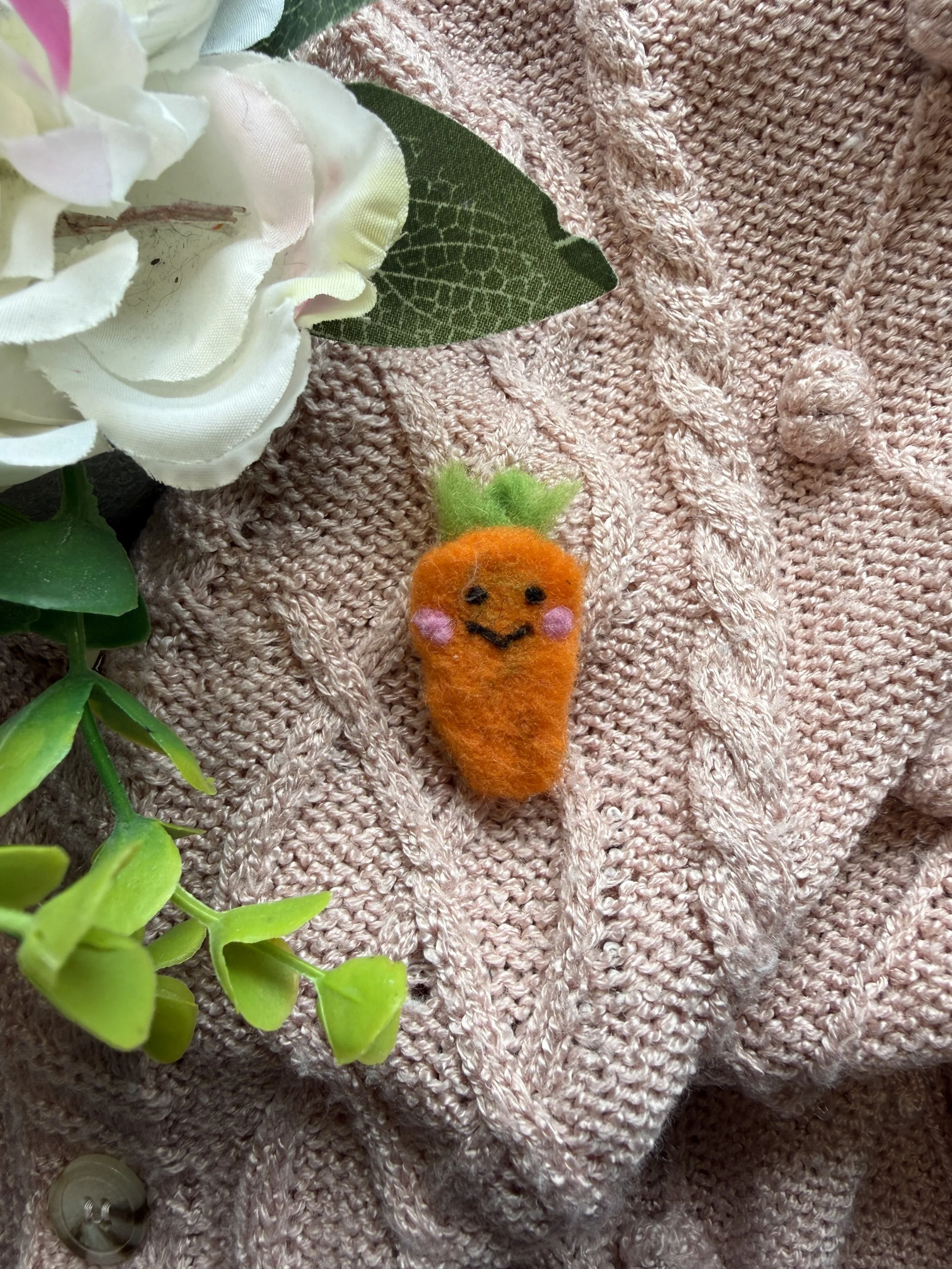 Felted carrot pin