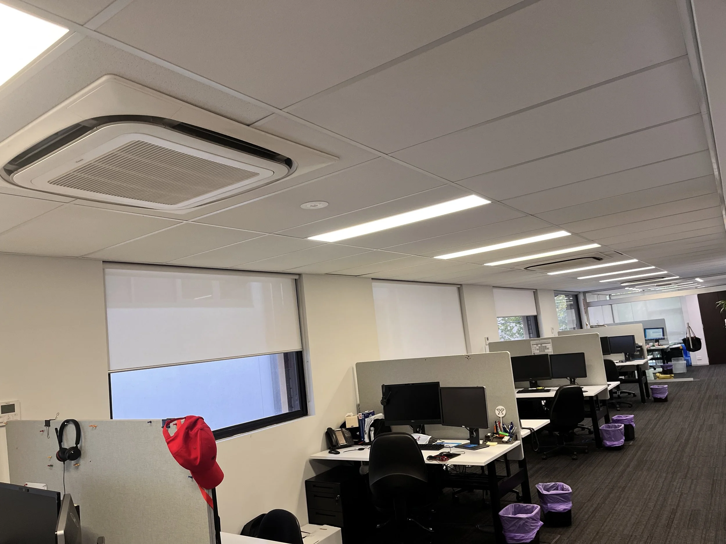Ceiling cassette air conditioner in an open-plan office