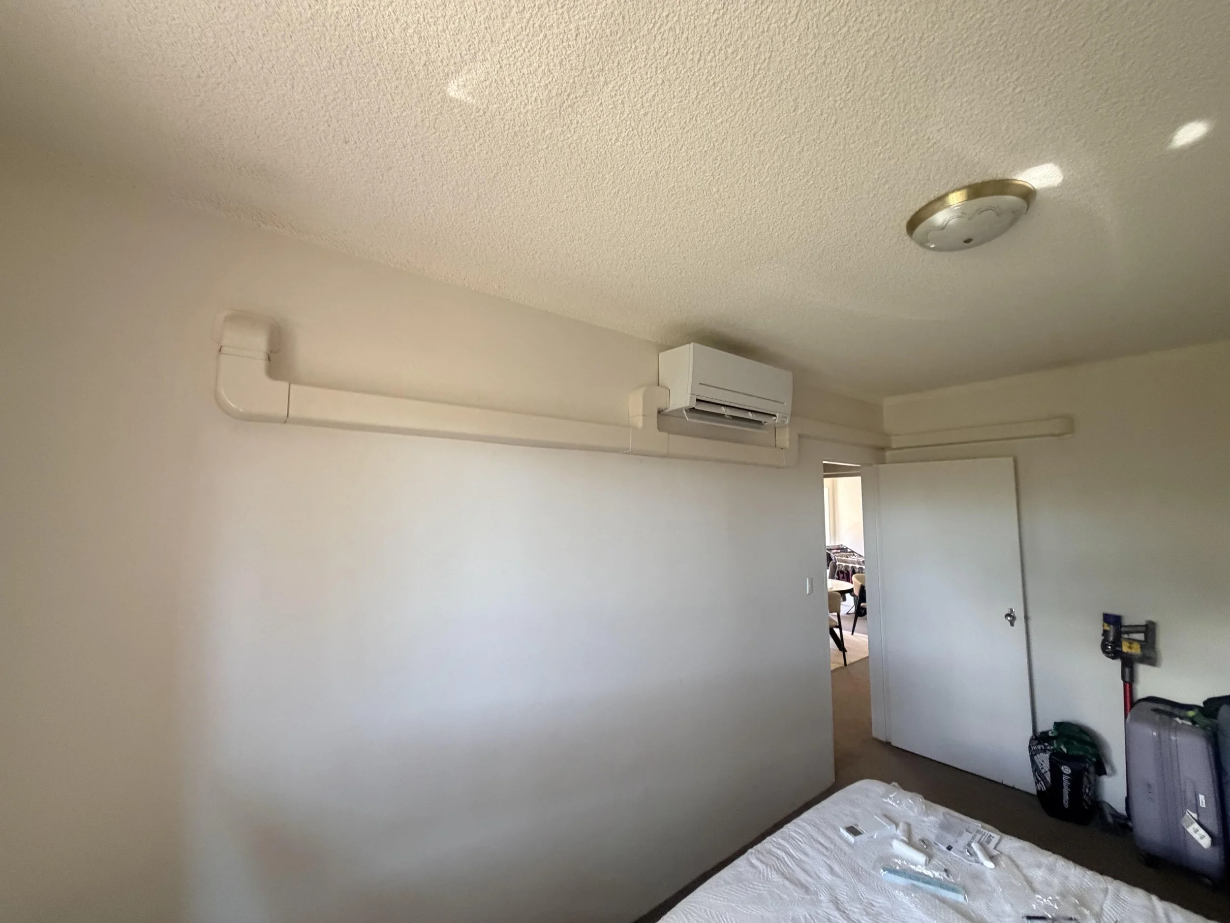 Wall-mounted indoor unit of a multi-split air conditioning system in a bedroom