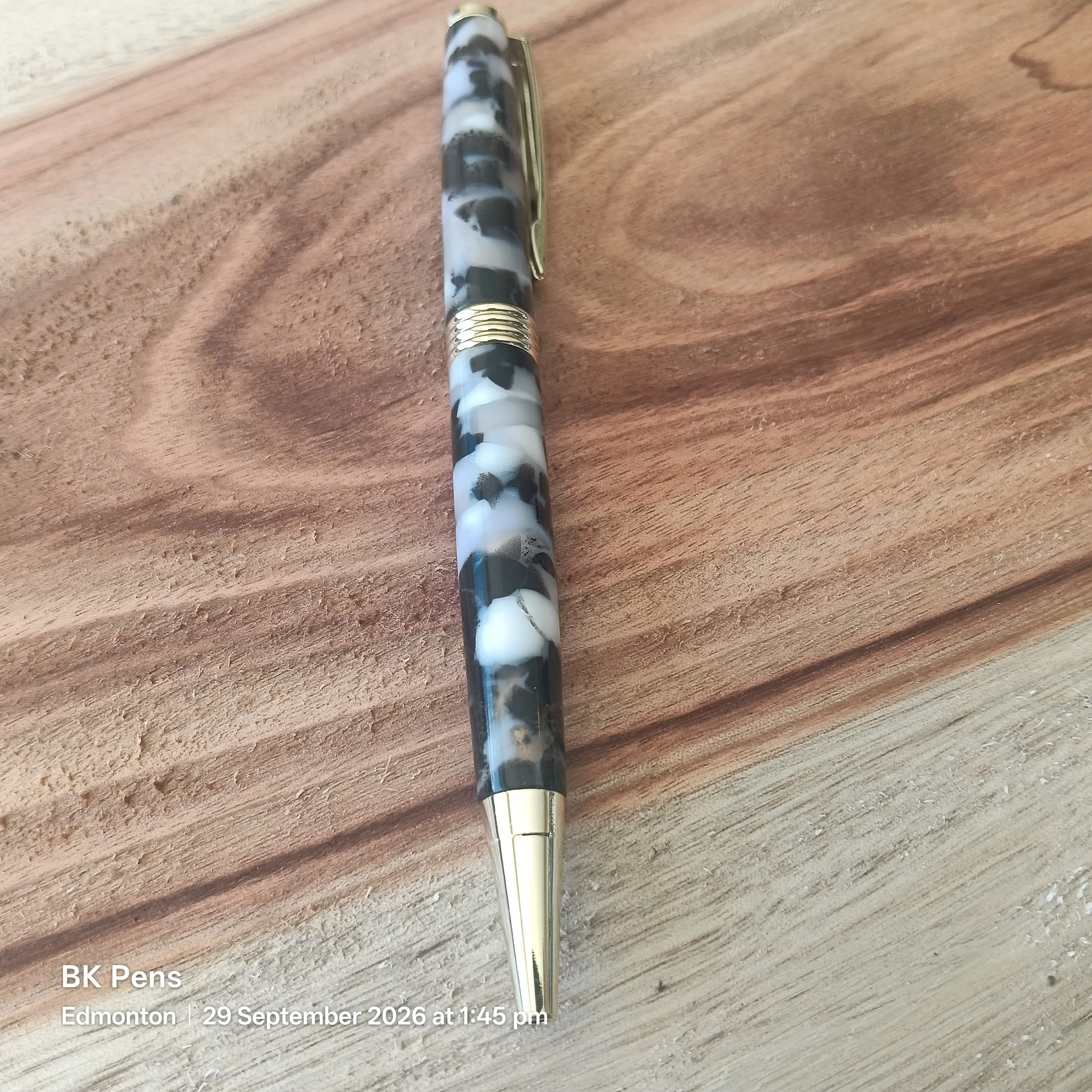 bk pens acrylic streamline twist pen black and white