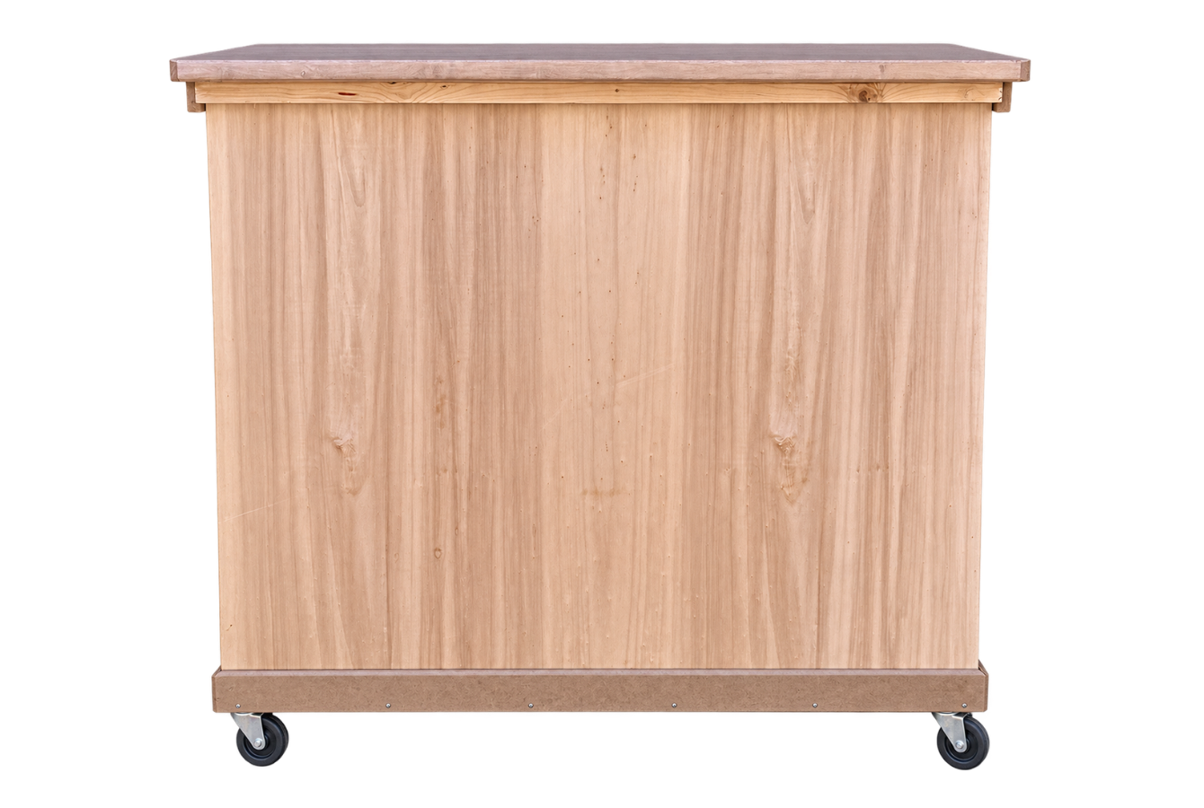 Un meuble en bois avec des roulettes, vu de face.