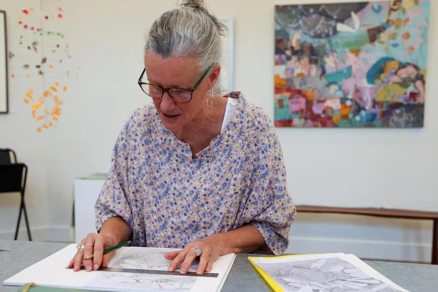 Art proves therapeutic in Mallacoota bushfire aftermath | The World Today