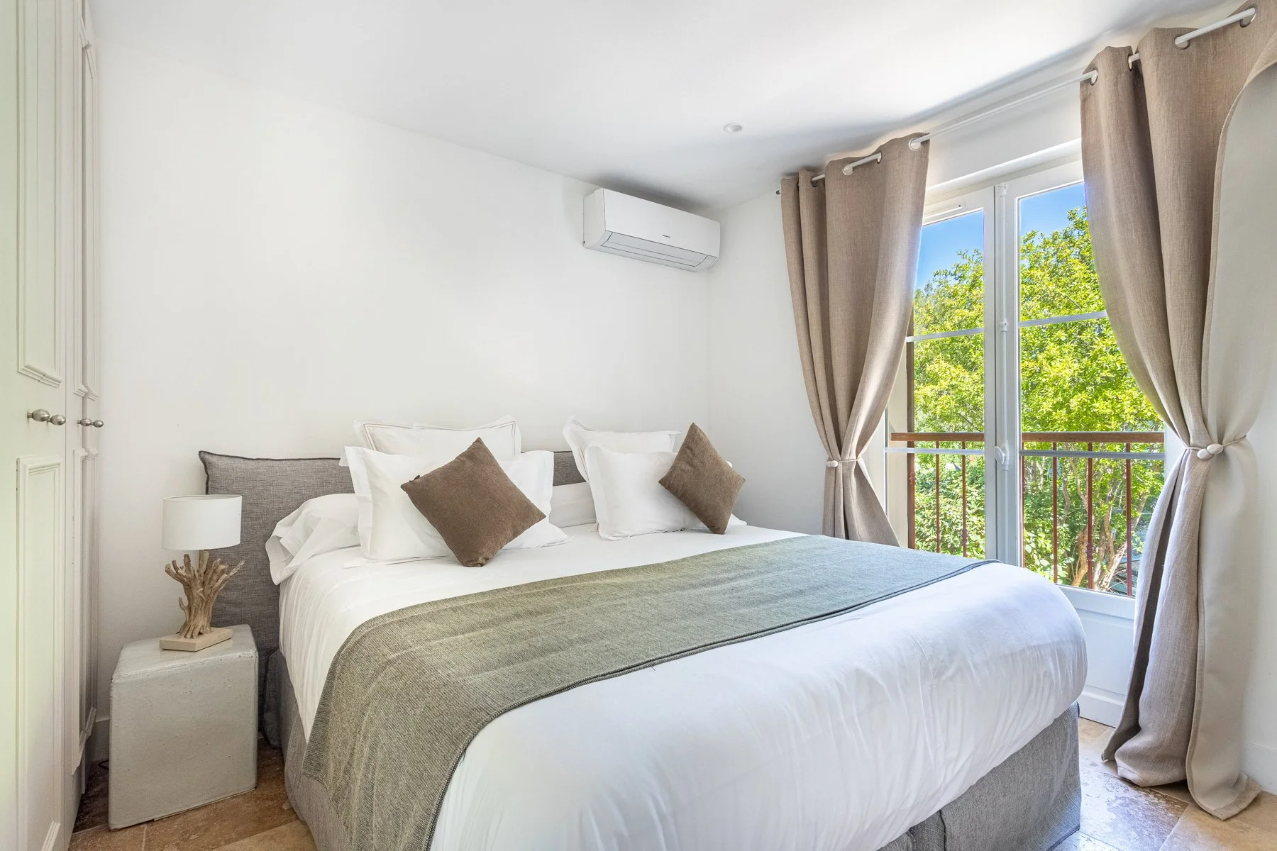 3 Annexe Les iles d_or - Room 1.JPG