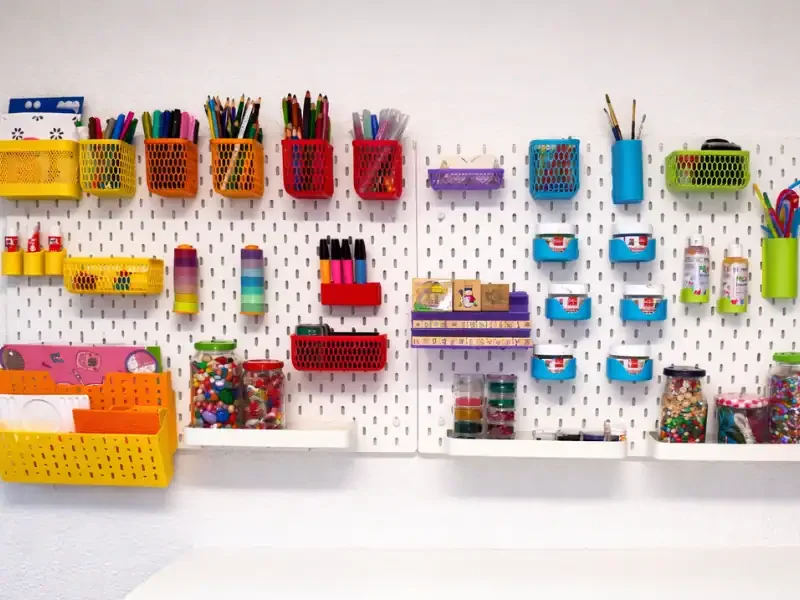 Skadis Board für Kinder – unsere Bastelecke