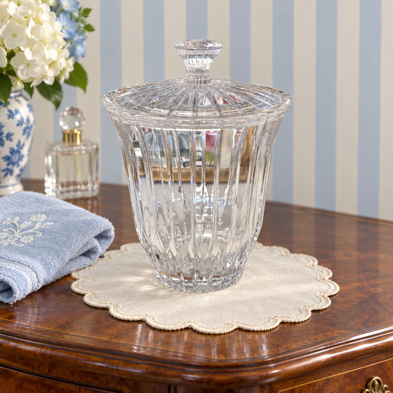 Top view of the jar's radiating crystal lid and starburst detail on the finial.