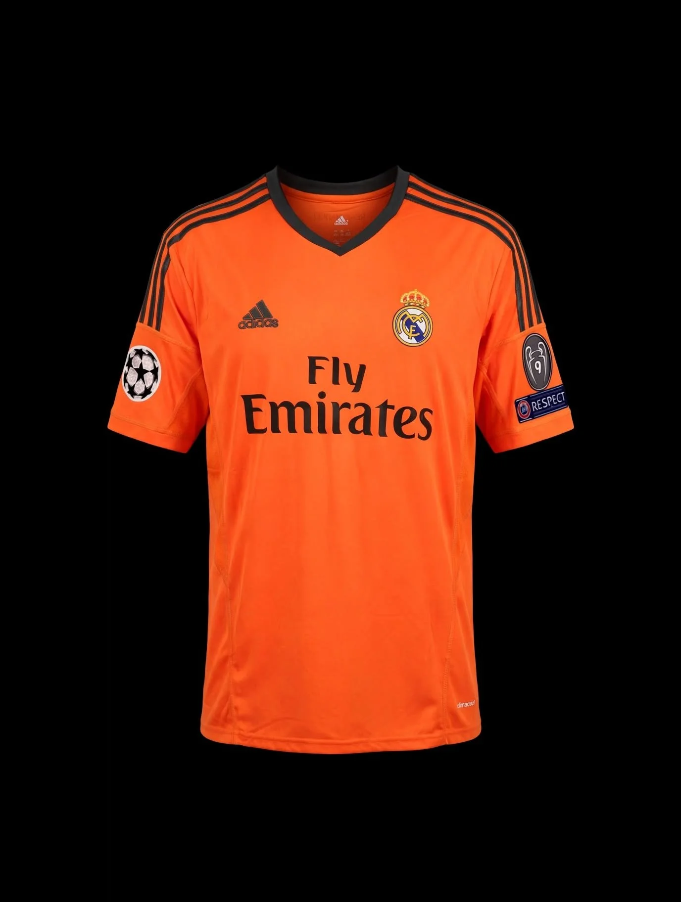 real_madrid_jersey_floating_3.jpg