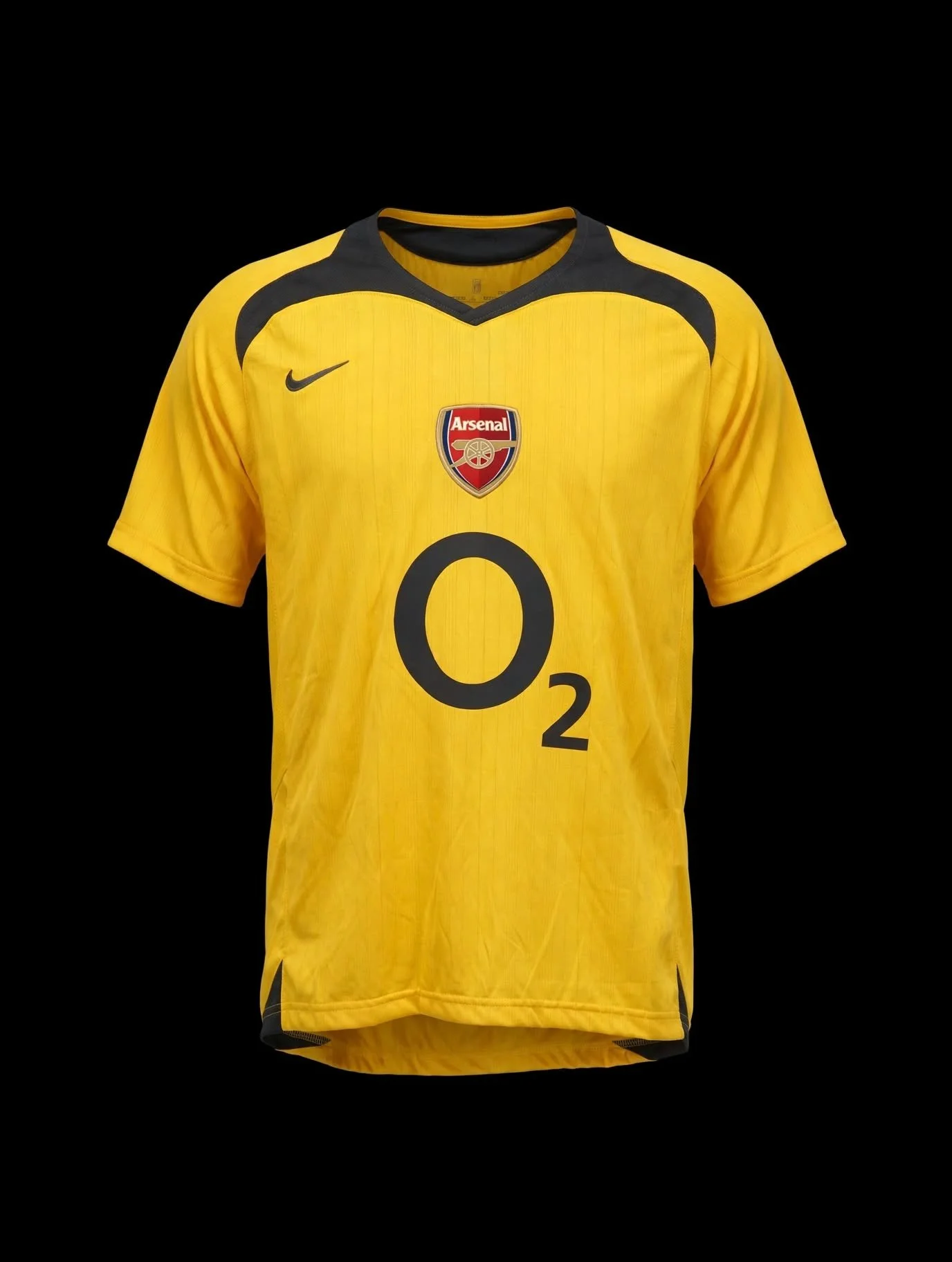 arsenal_jersey_ghost_mannequin.jpg