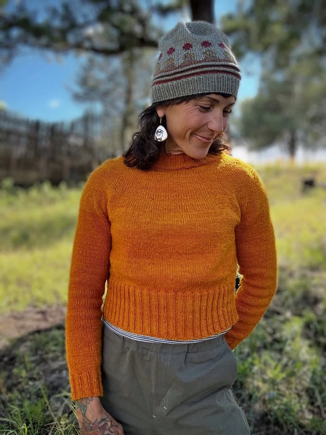 The Ooey Gooey Hat by @dreareneeknits 💕

🧶: @spincycle_yarns Strawflower Dream State shared with me by @youngfolk.knits and @thefarmersdaughterfibers Bear Paw DK in Ranch Romance 🙌🏽

This is a special design that 20% of pattern sales goes to bene