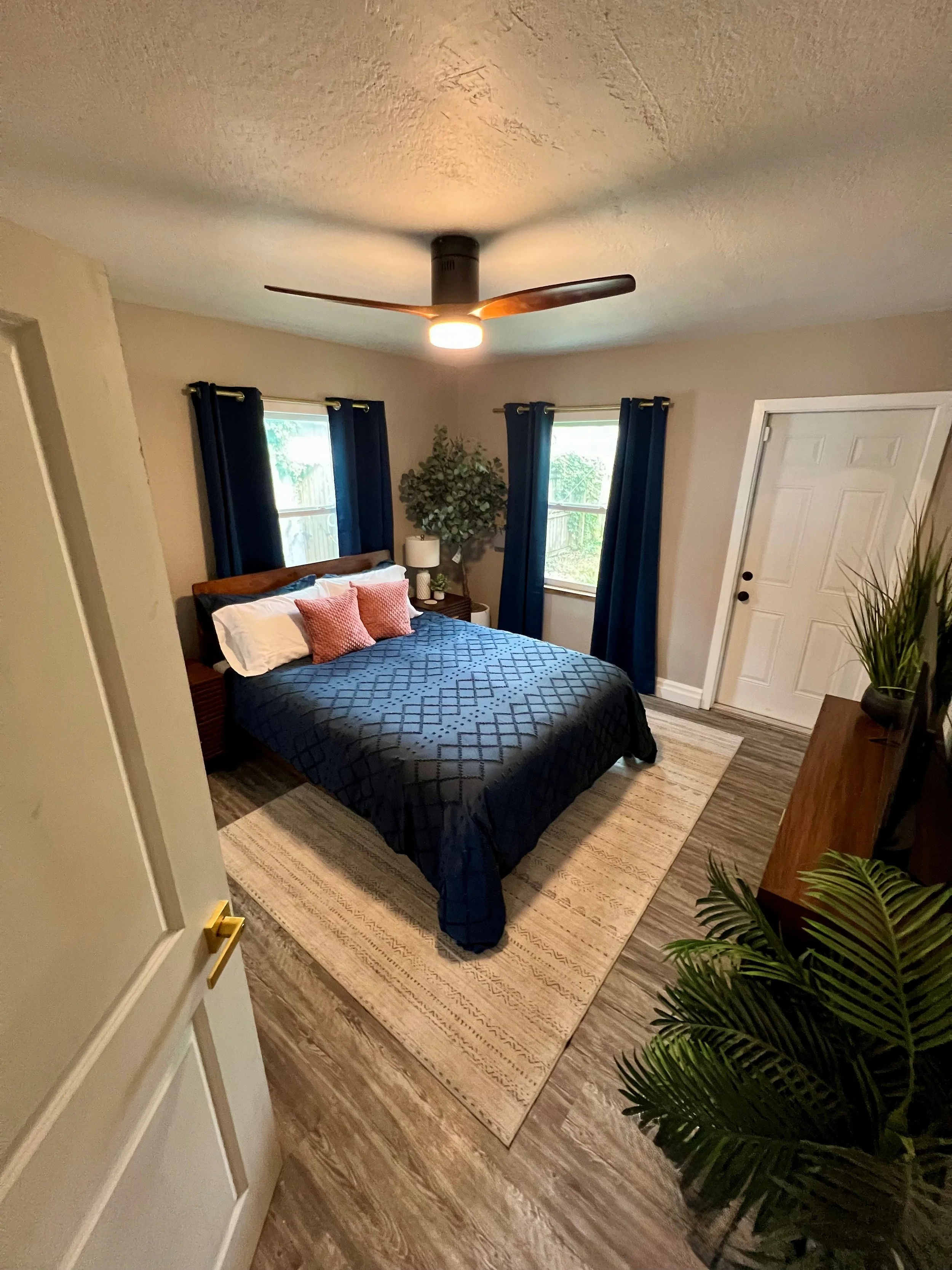 bedroom1.jpg