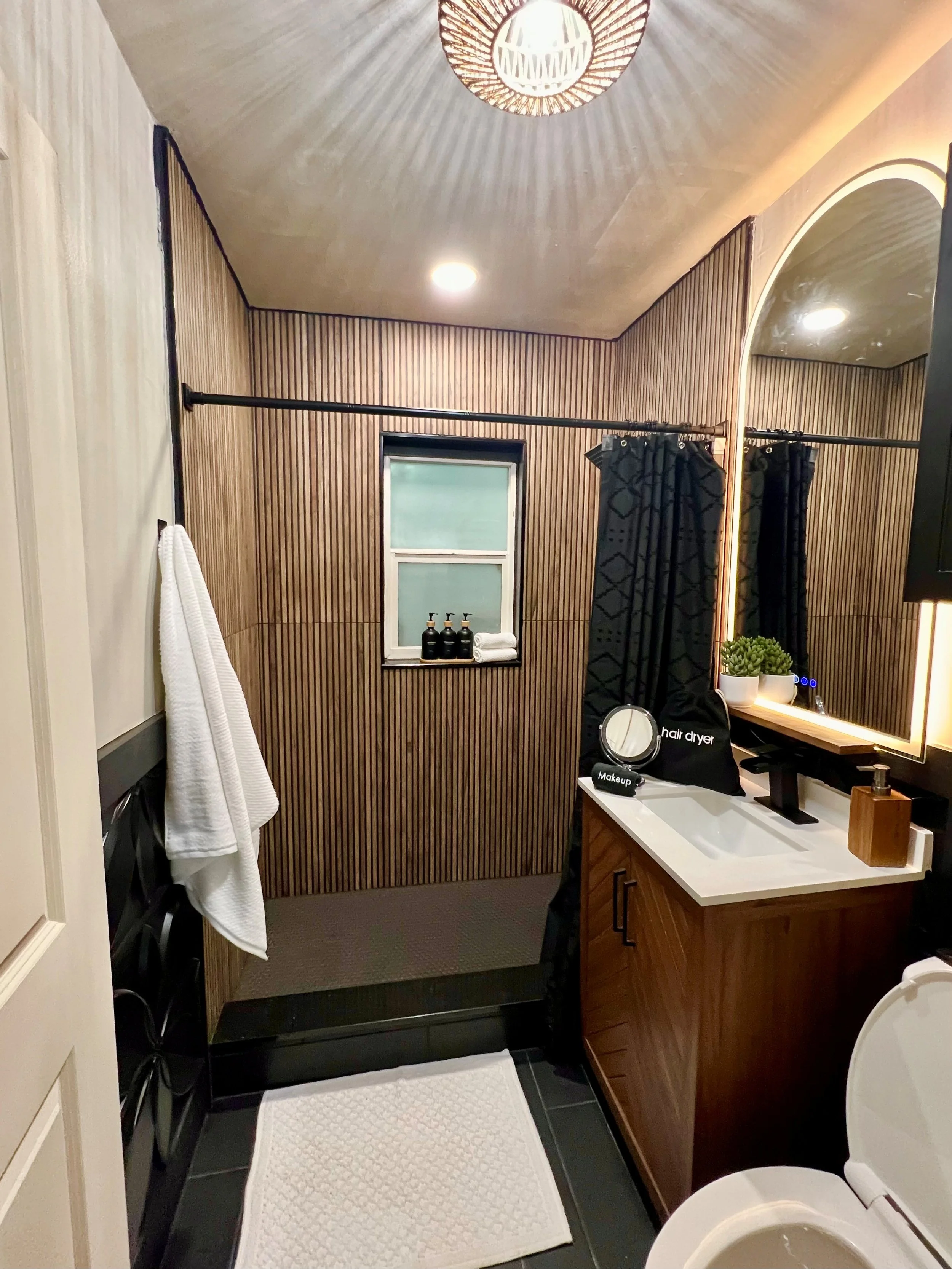 bathroom2.jpg