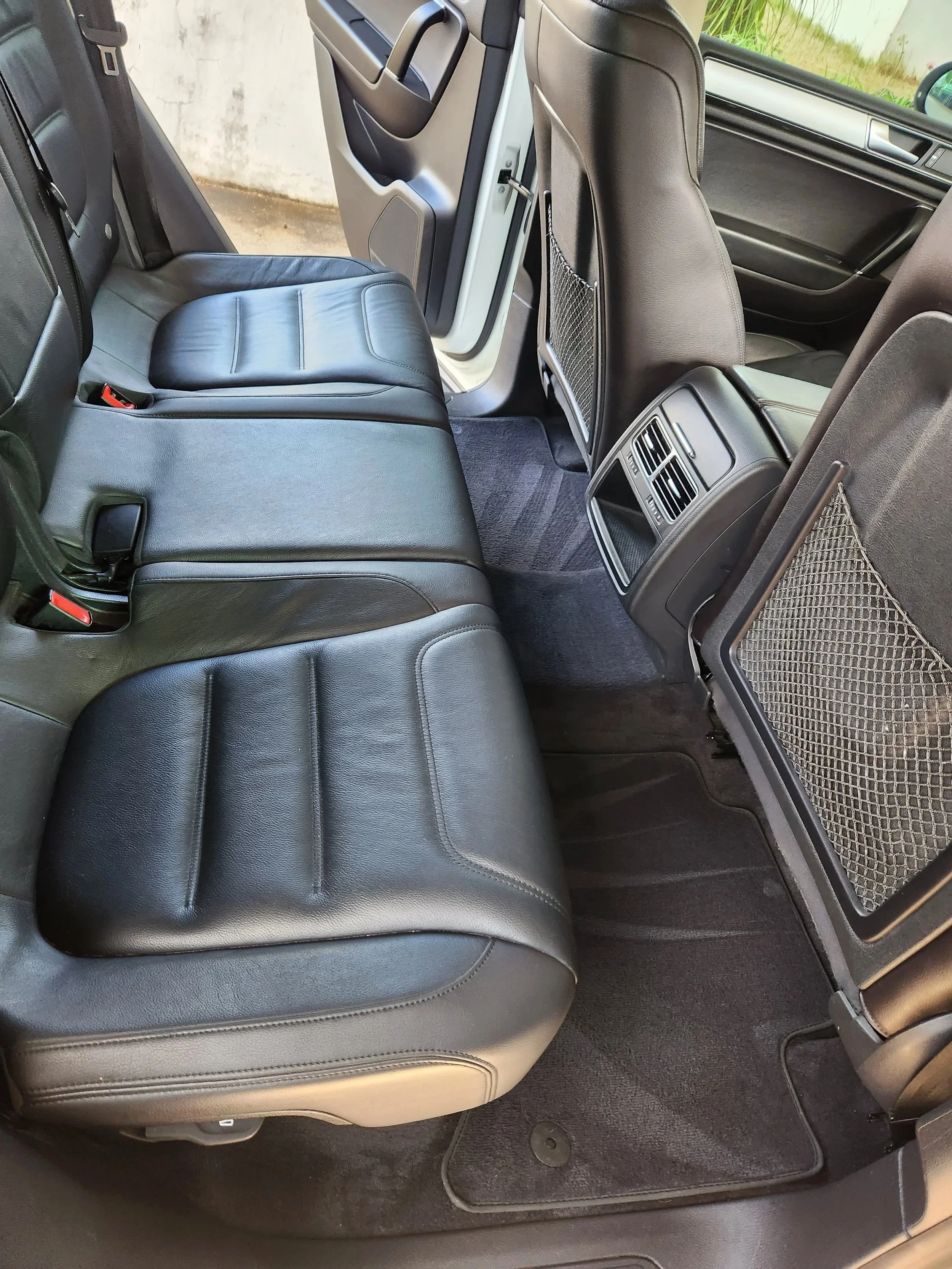 After: rear seats and carpet cleaned.