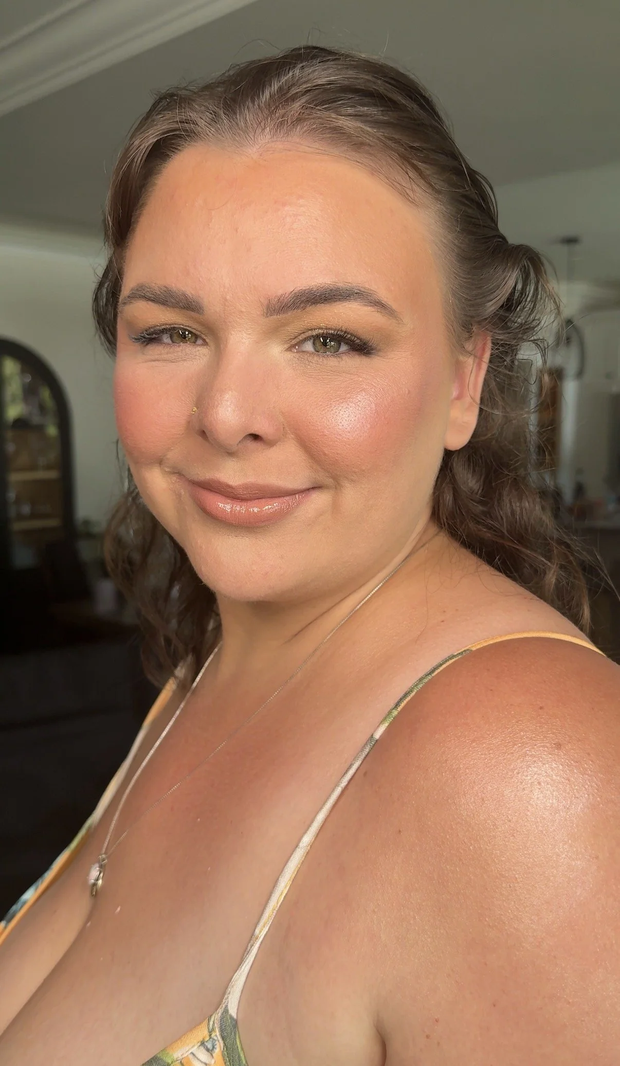 Warm natural makeup with radiant skin, soft eye definition and a peachy nude lip.