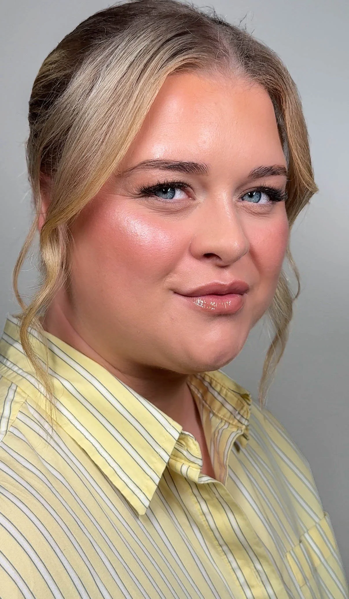 Polished soft glam with glowing skin, defined lashes and a glossy pink lip.