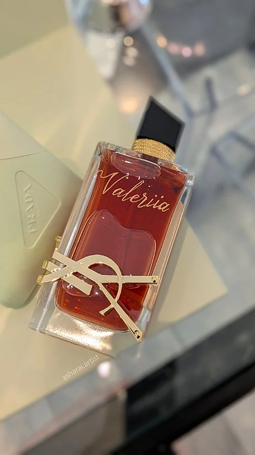Live engraving of Yves Saint Laurent LIBRE Eau de Parfum Intense at the Holt Renfrew beauty event.