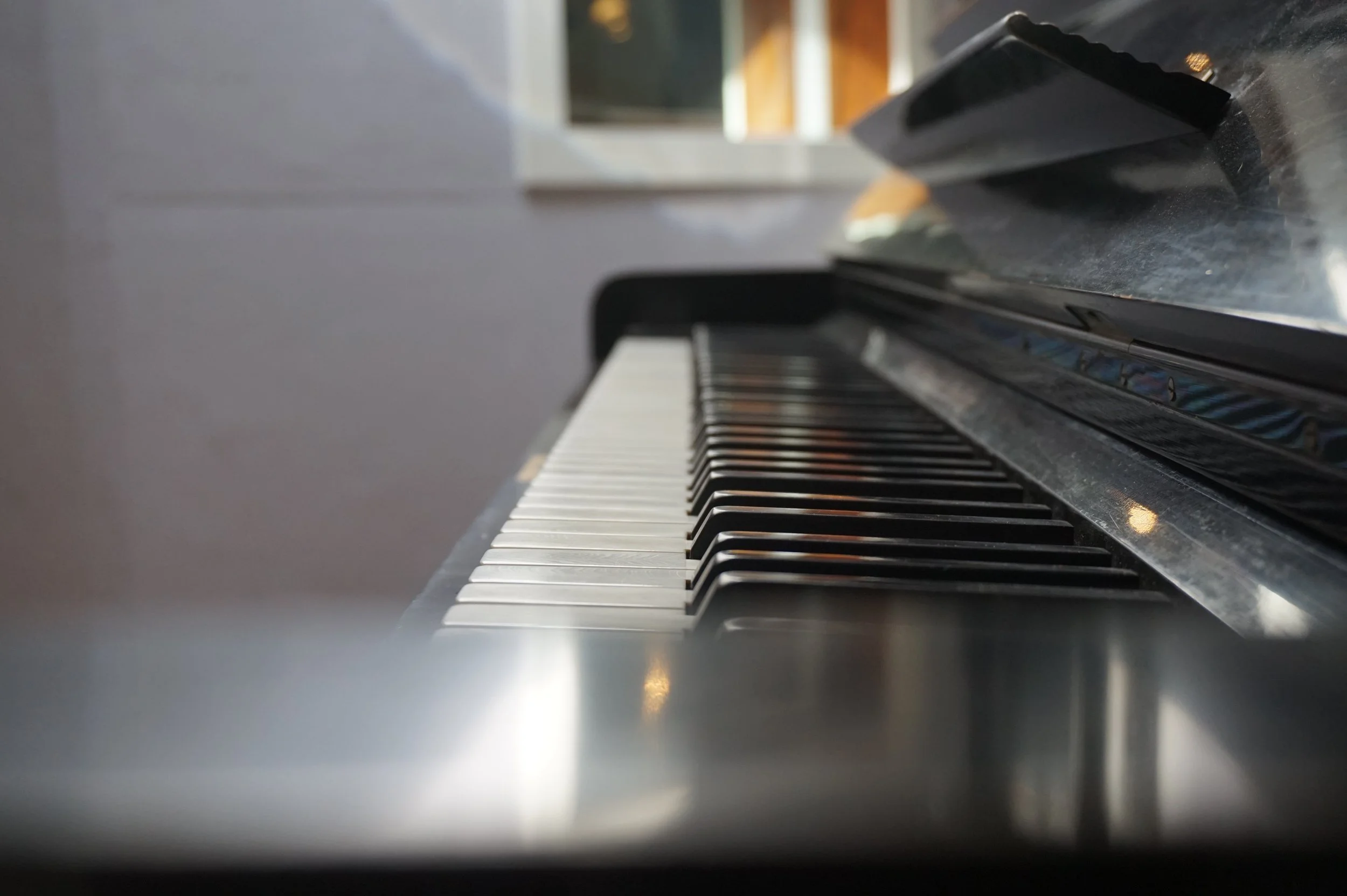 undervisning sker på akustiskt piano