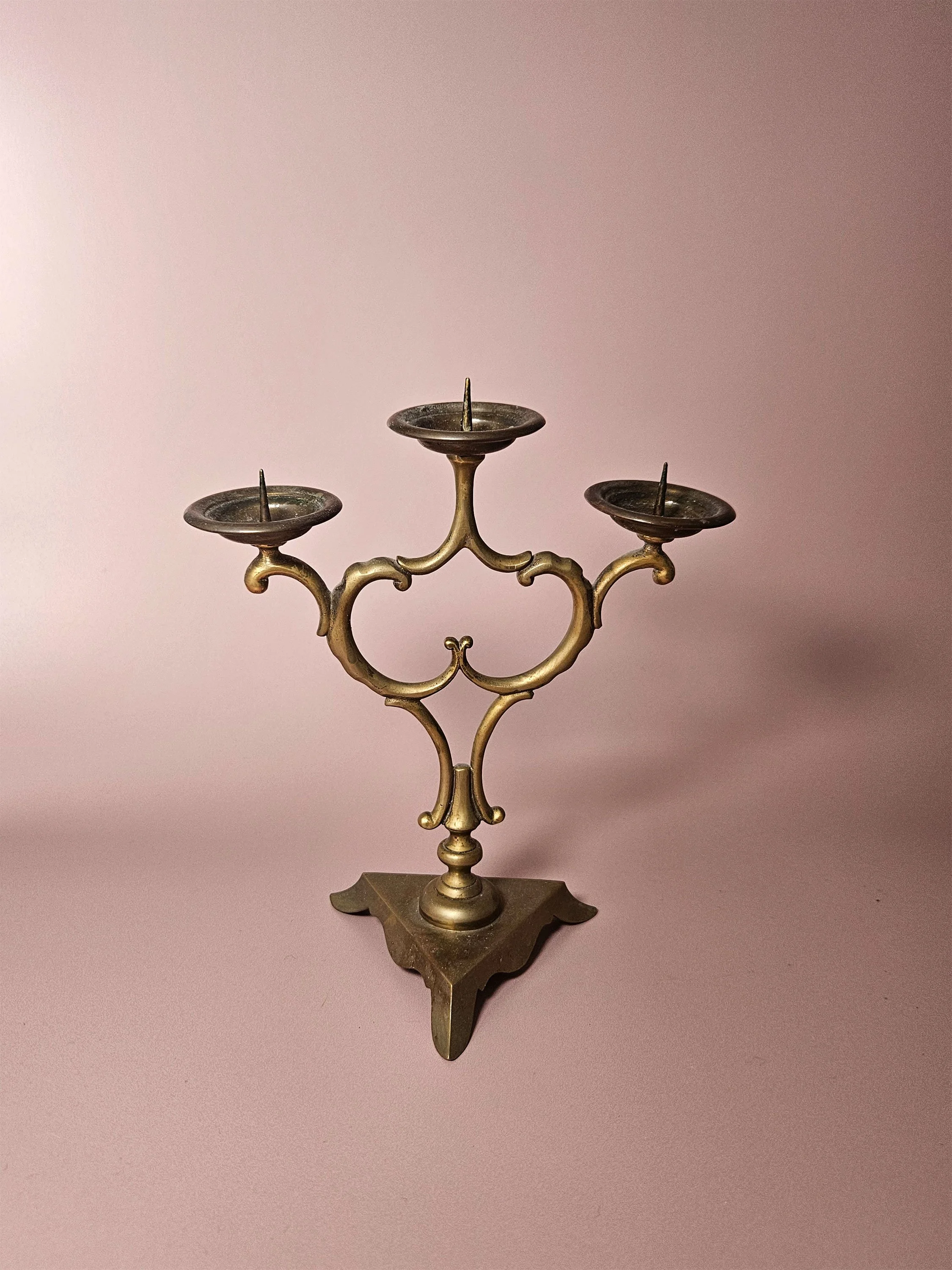Apartment_10_Brass_Candle_Holder_Three_Arm_02.jpg