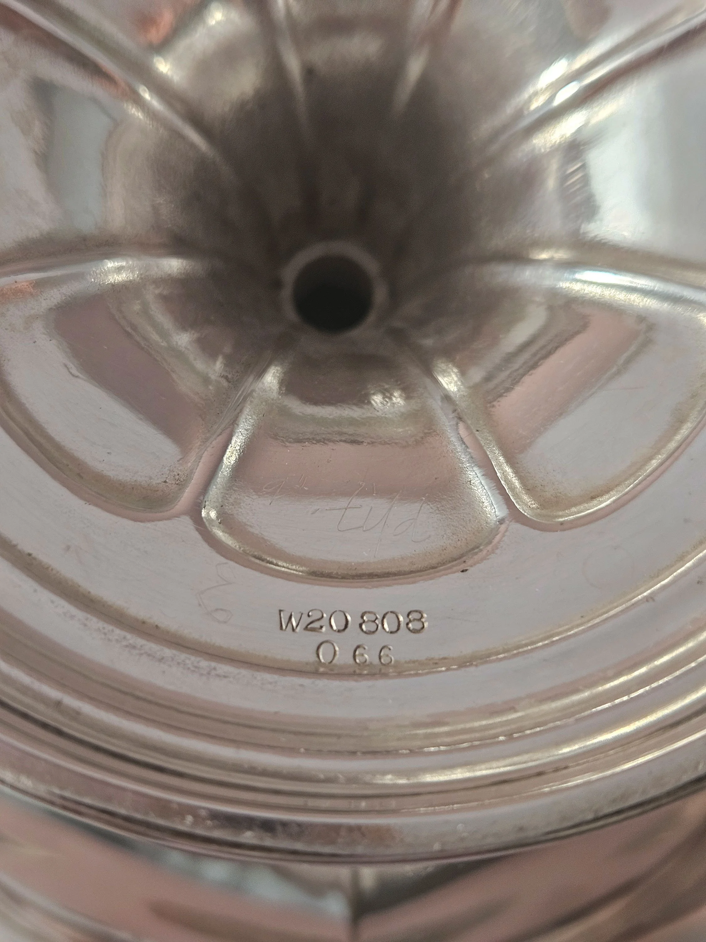 Apartment_No_10_Silver_Plated_Pedestral_02.jpg