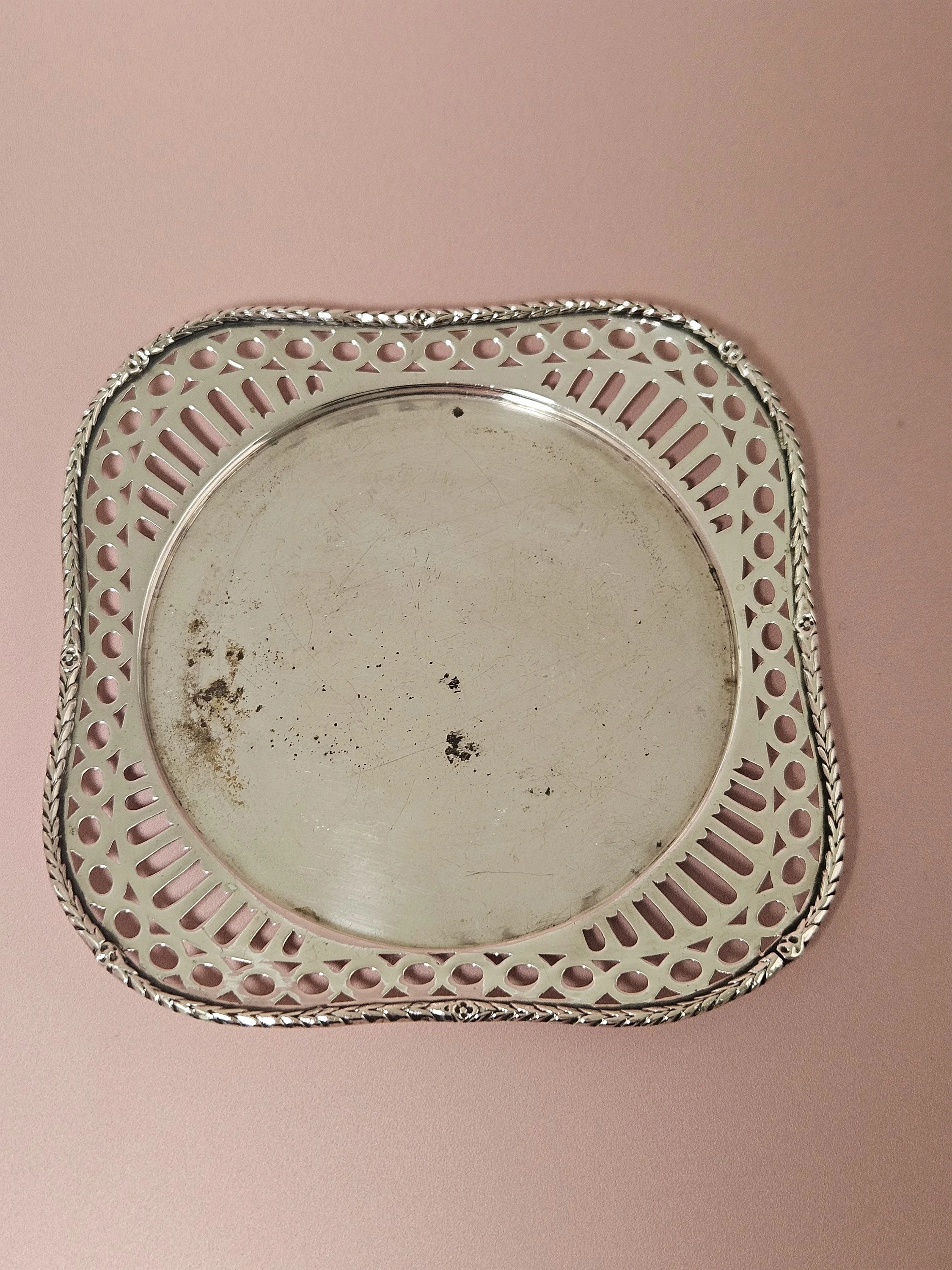Apartment_10_Trinket_Plate_06.jpg