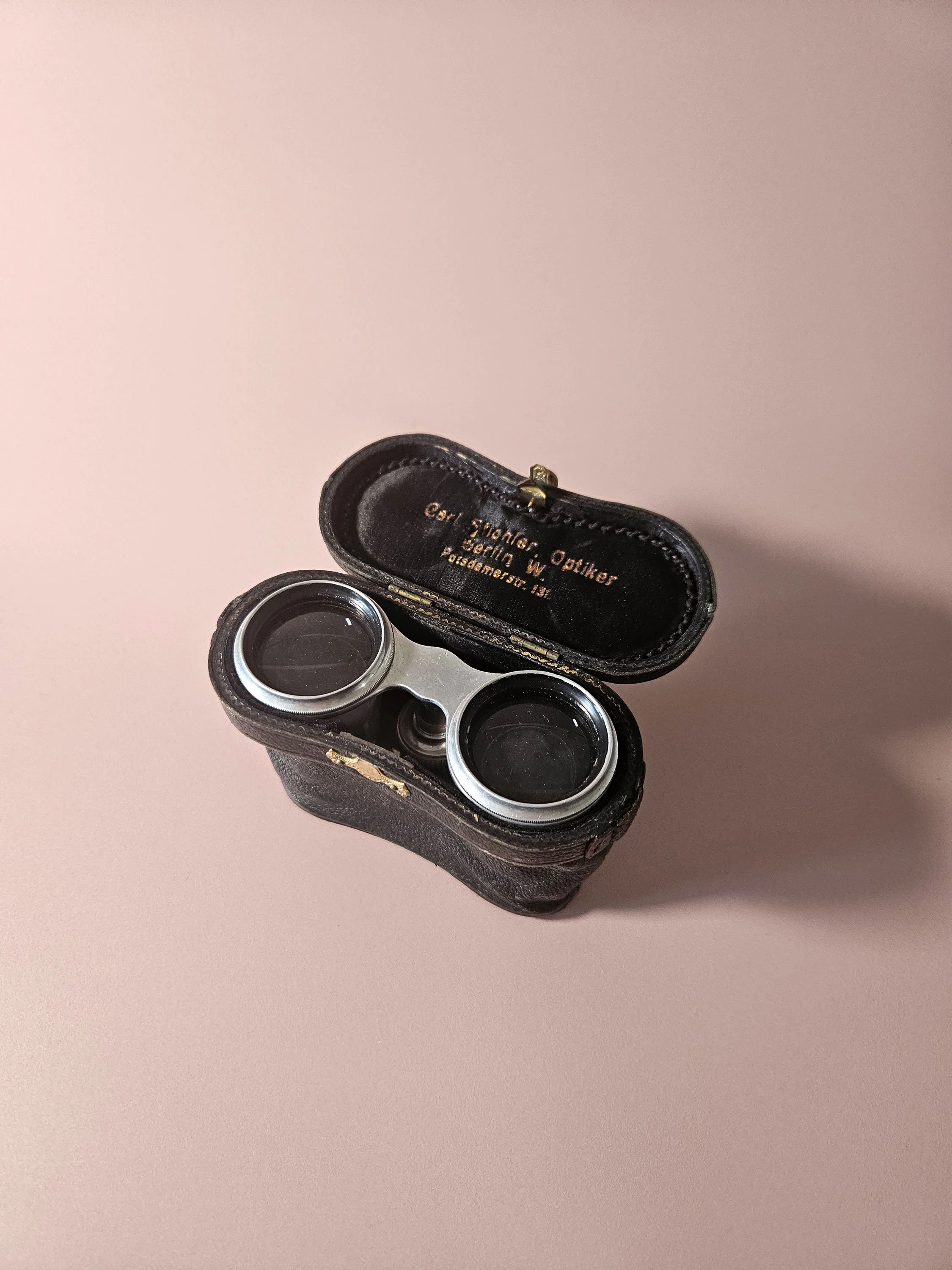 Apartment_No_10_Opera_Glasses_02.jpg
