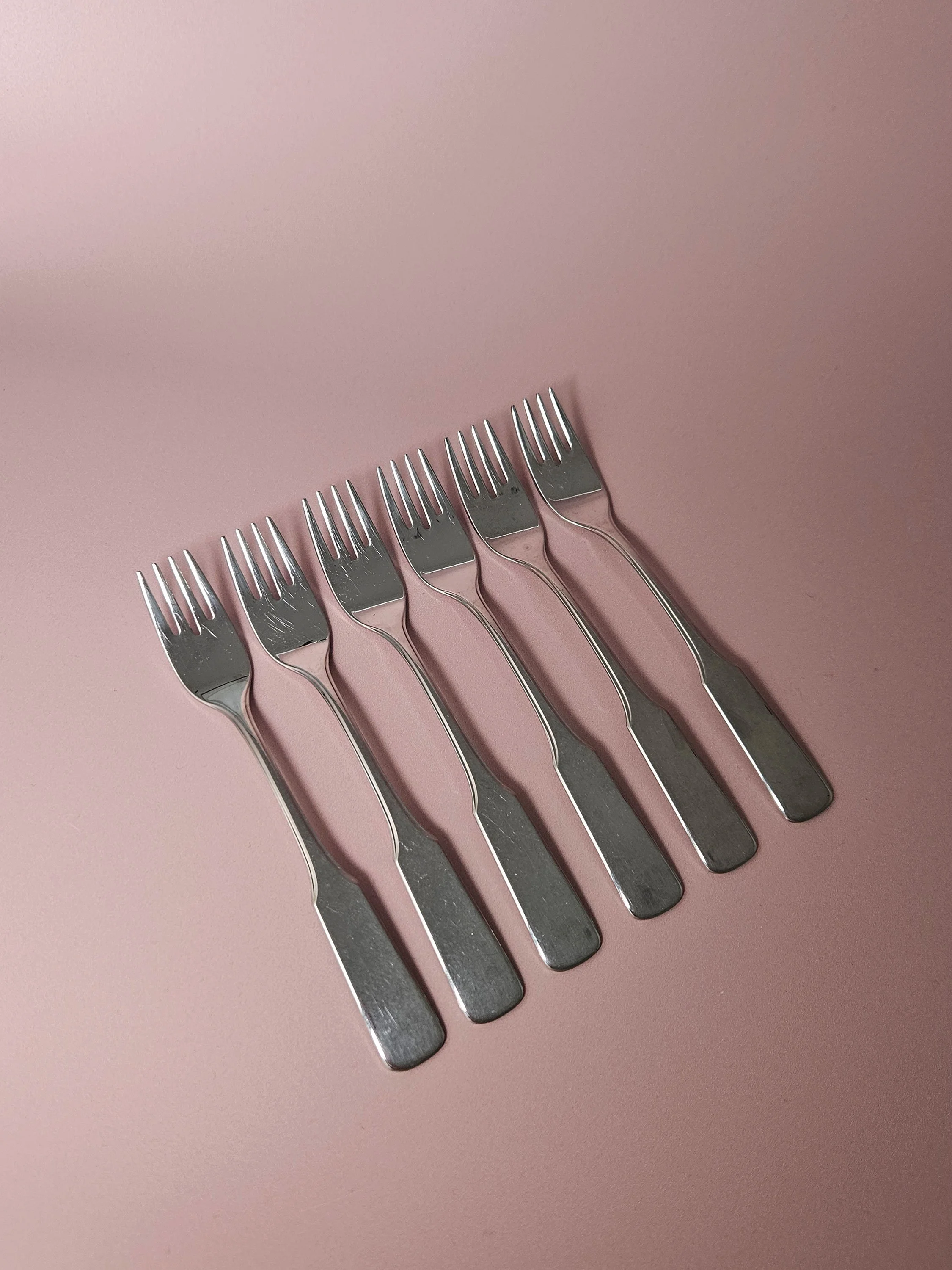 Apartment_No_10_Fish_Cutlery_04.jpg