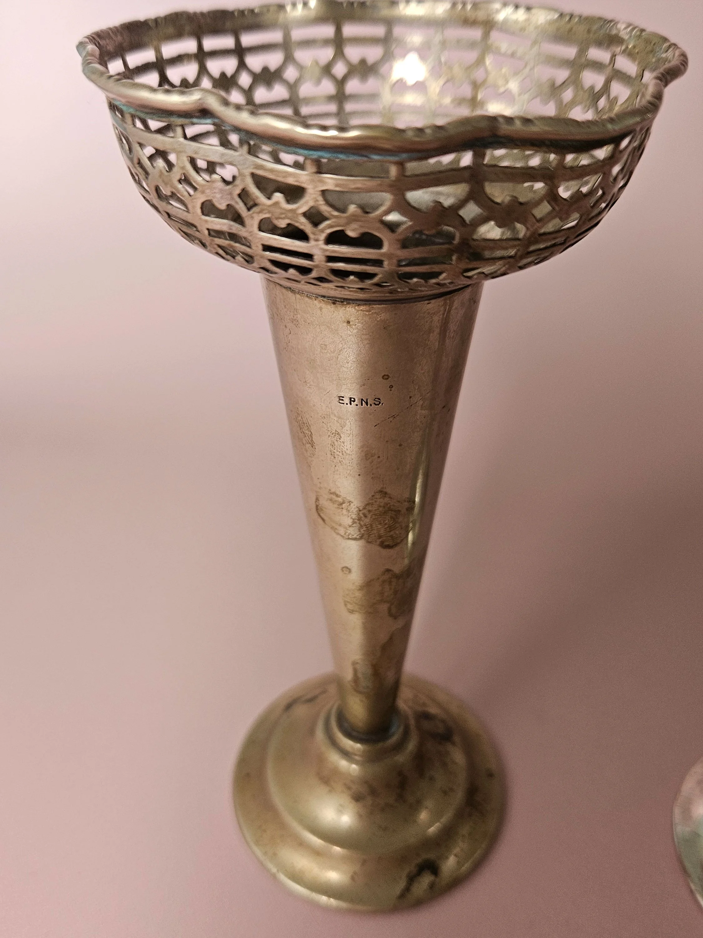 Apartment_10_Silver_Bronze_Vase_03.jpg