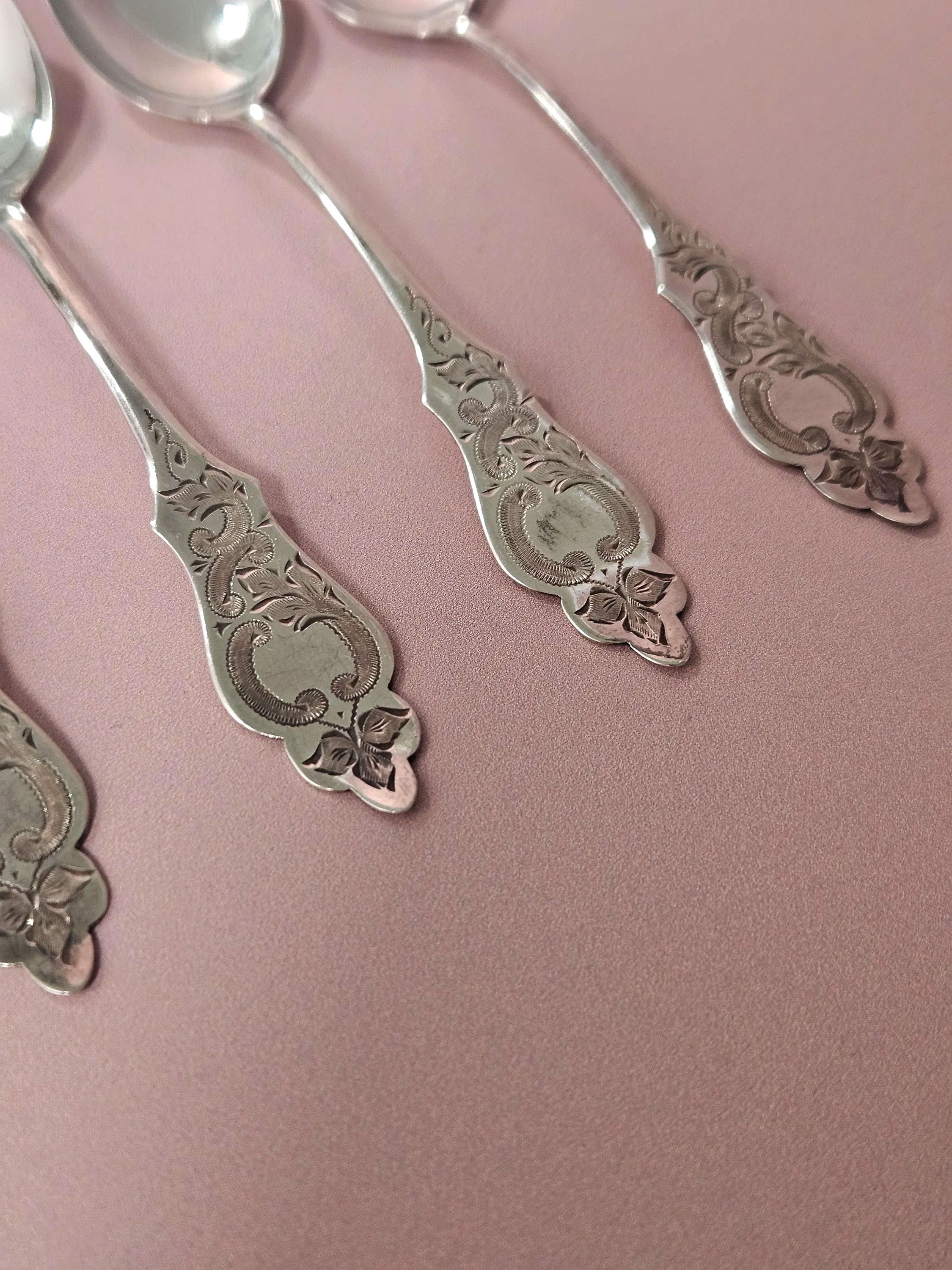 Apartment_No_10_Silver_Spoons_03.jpg