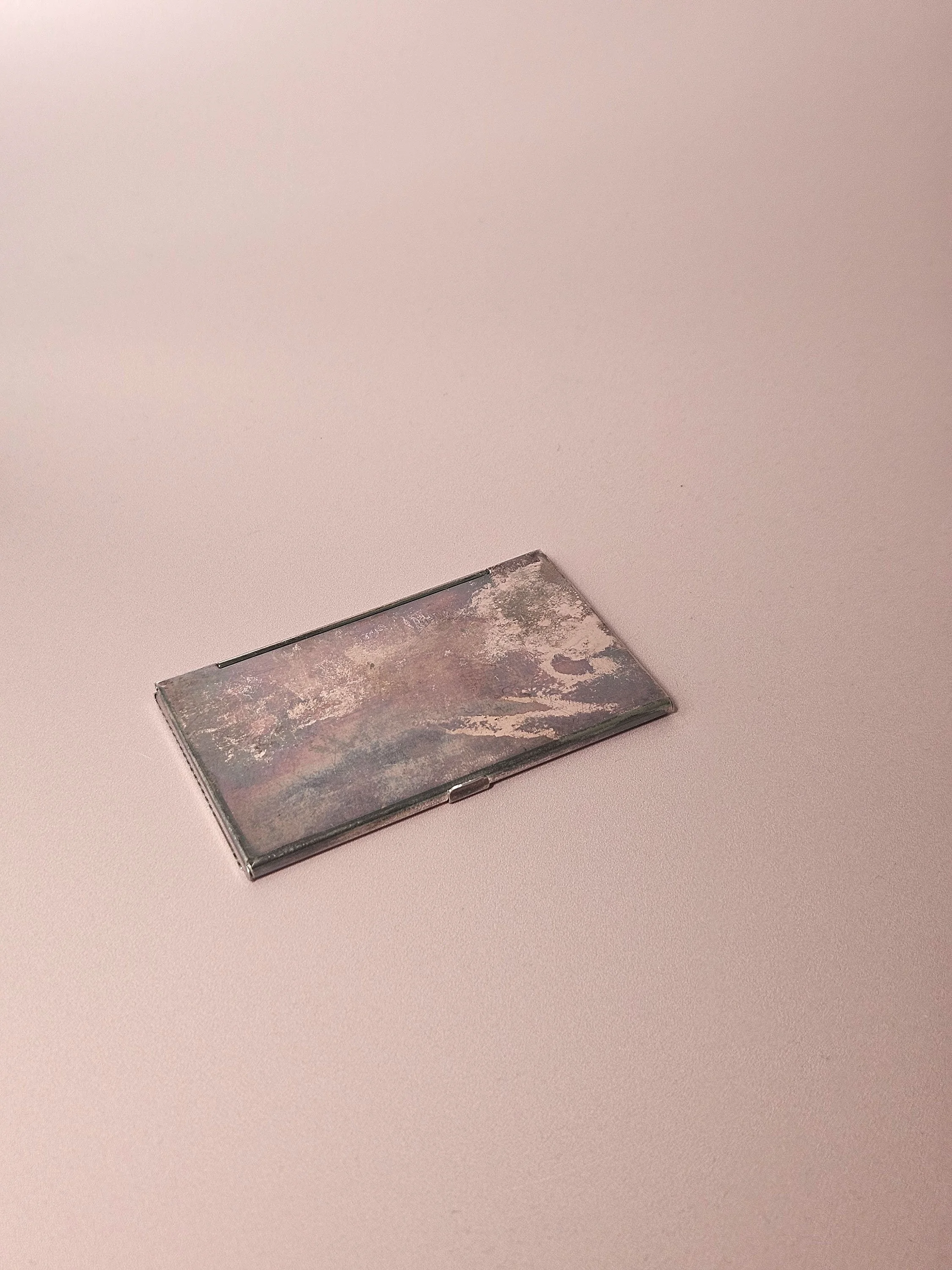 Apartment_No_10_Card_Holder_02.jpg
