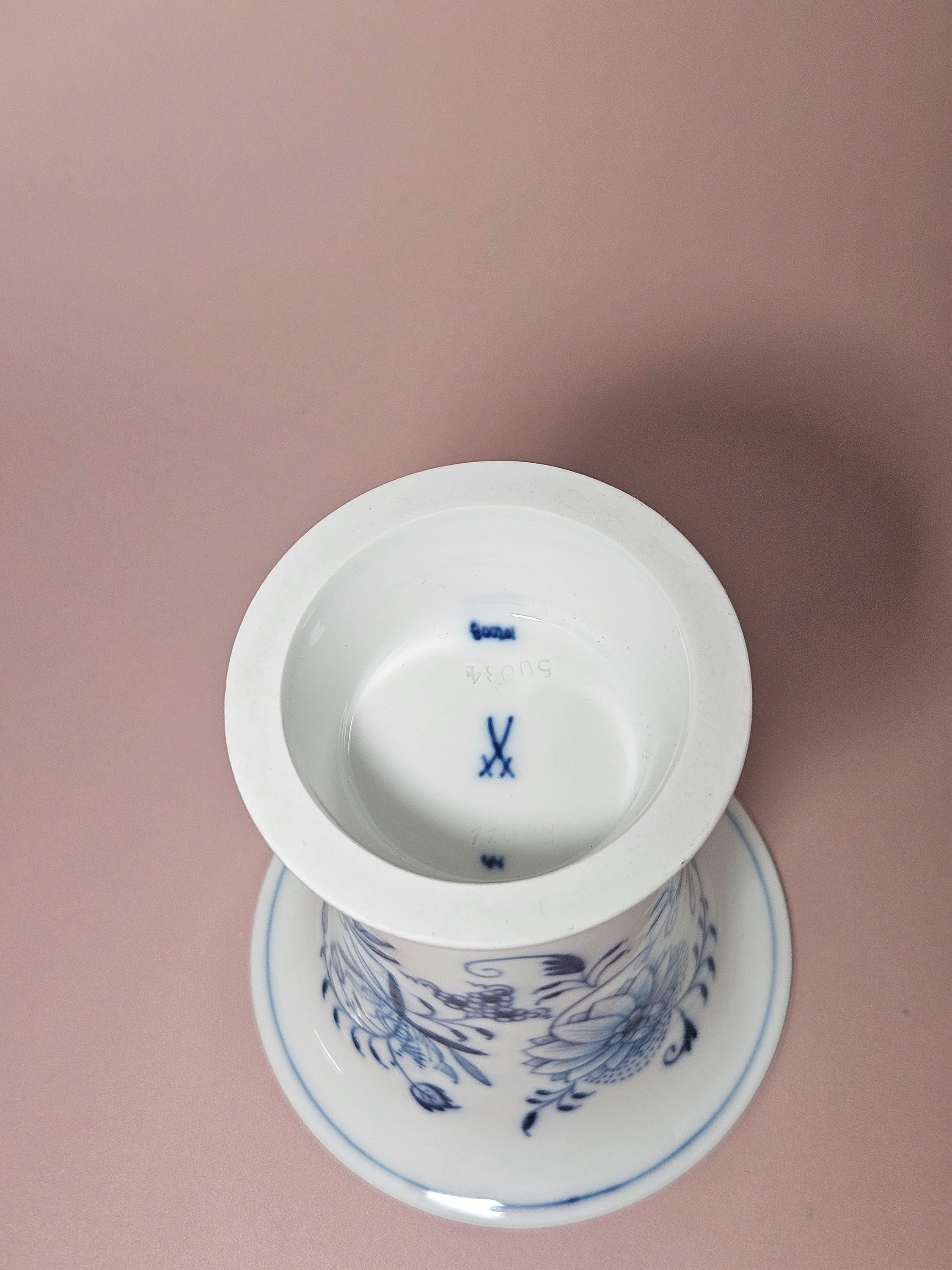 Apartment_No_10_Meisen_Vase_01.jpg