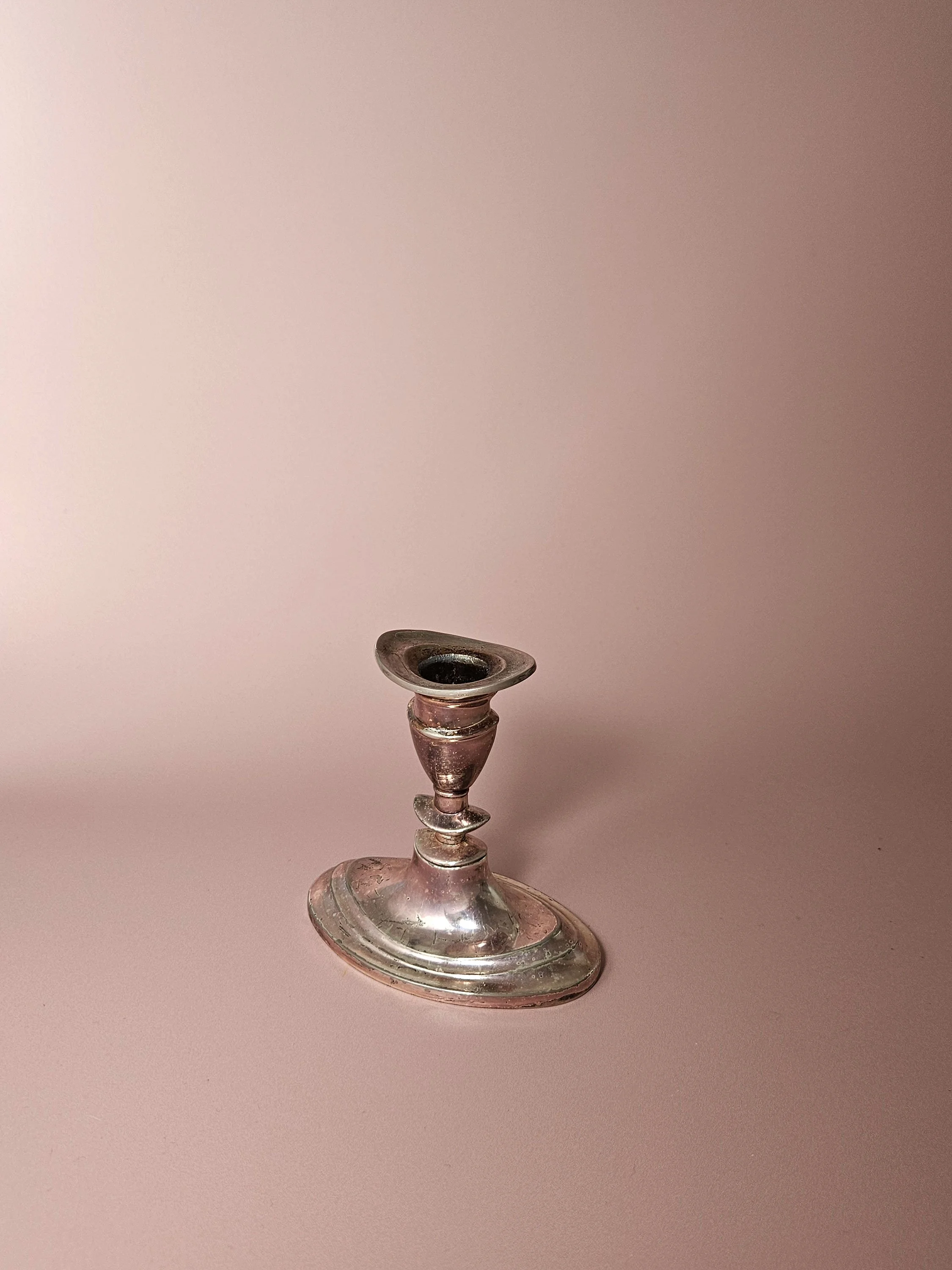 Apartment_10_Silver_Candle_Holder_02.jpg