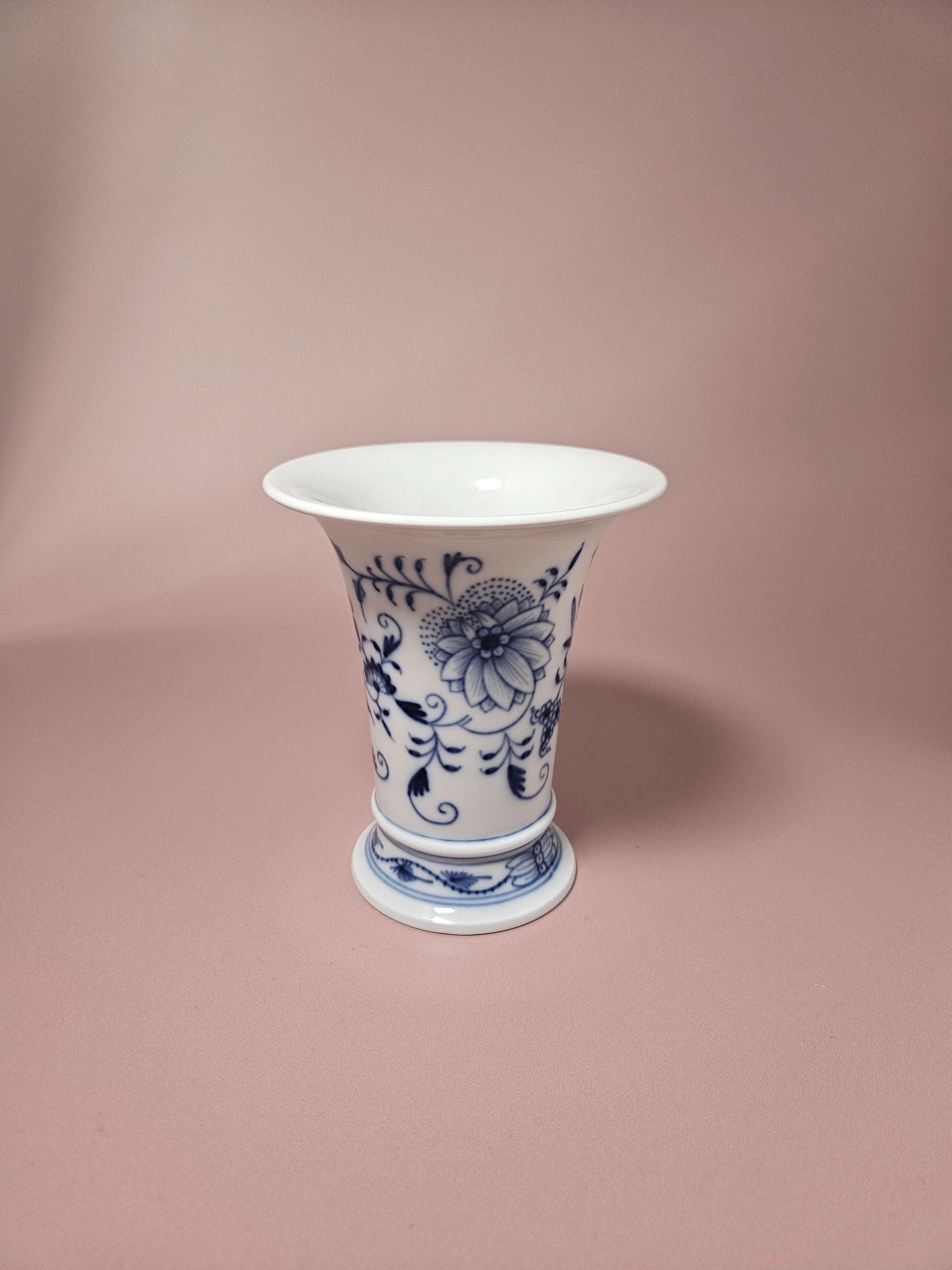 Apartment_No_10_Meisen_Vase_04.jpg