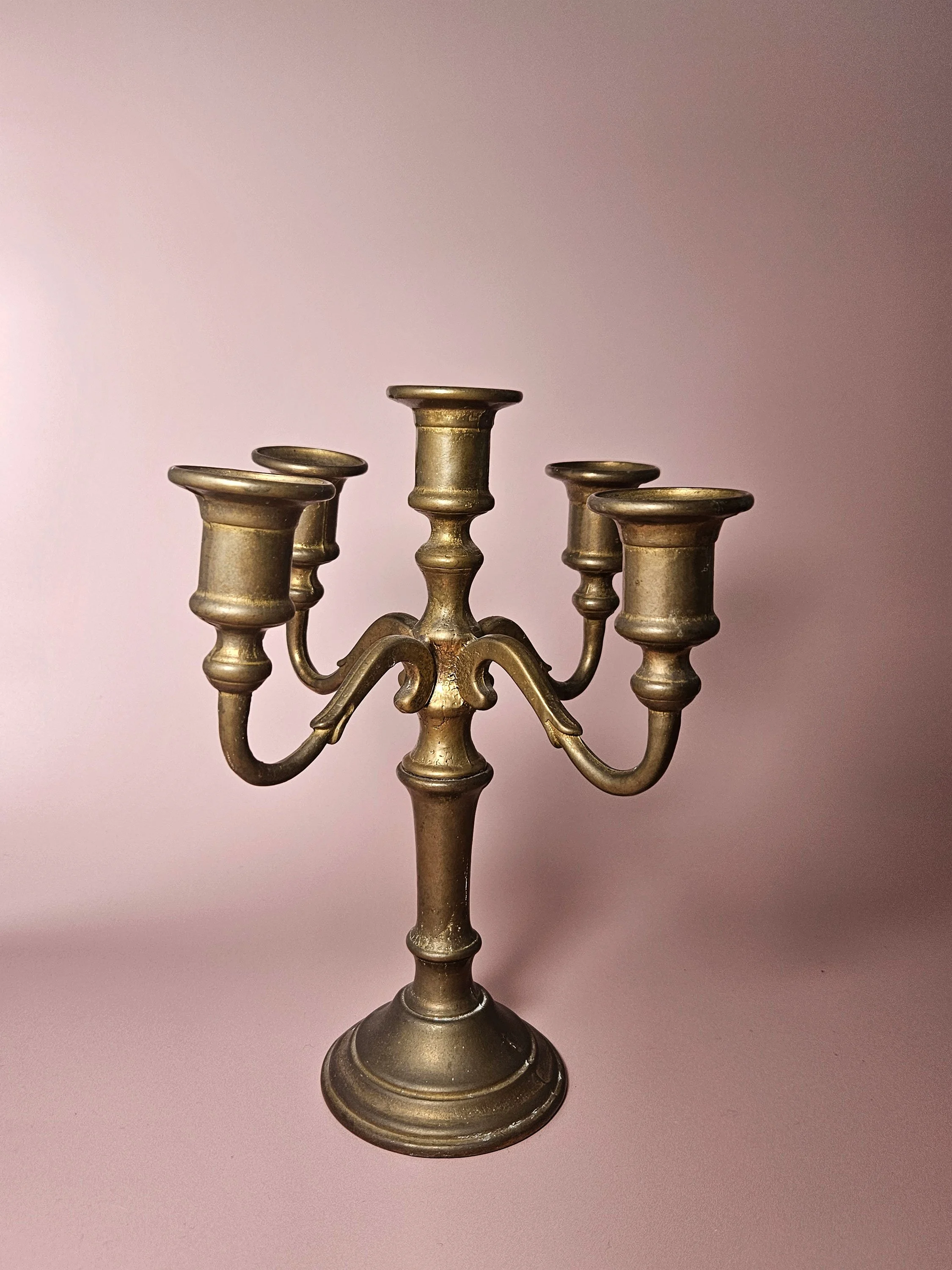 Apartment_10_Brass_Candle_Holder_02.jpg