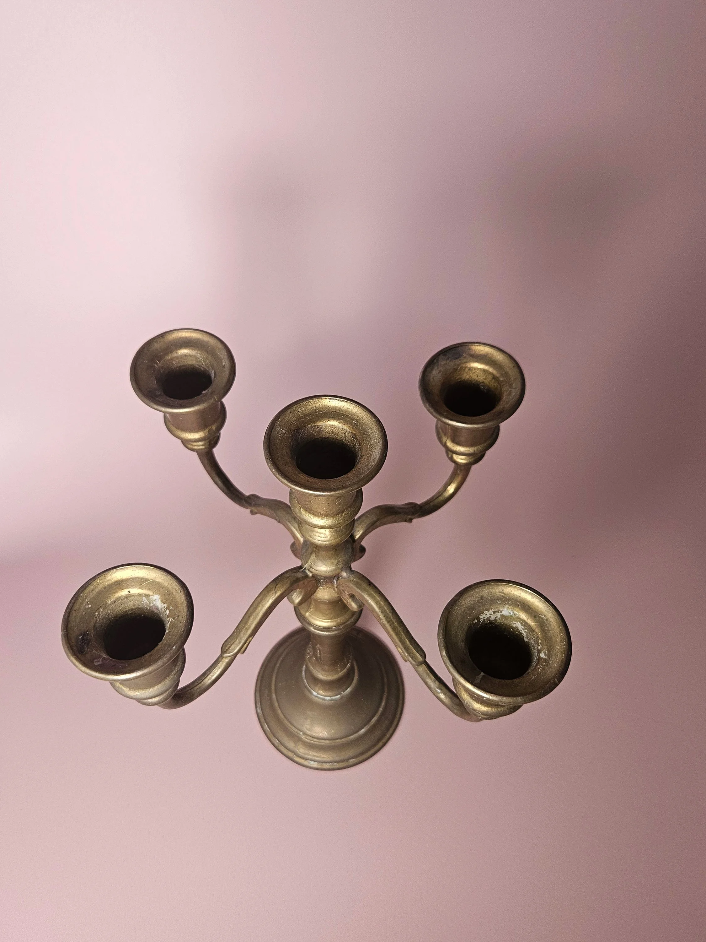 Apartment_10_Brass_Candle_Holder_01.jpg