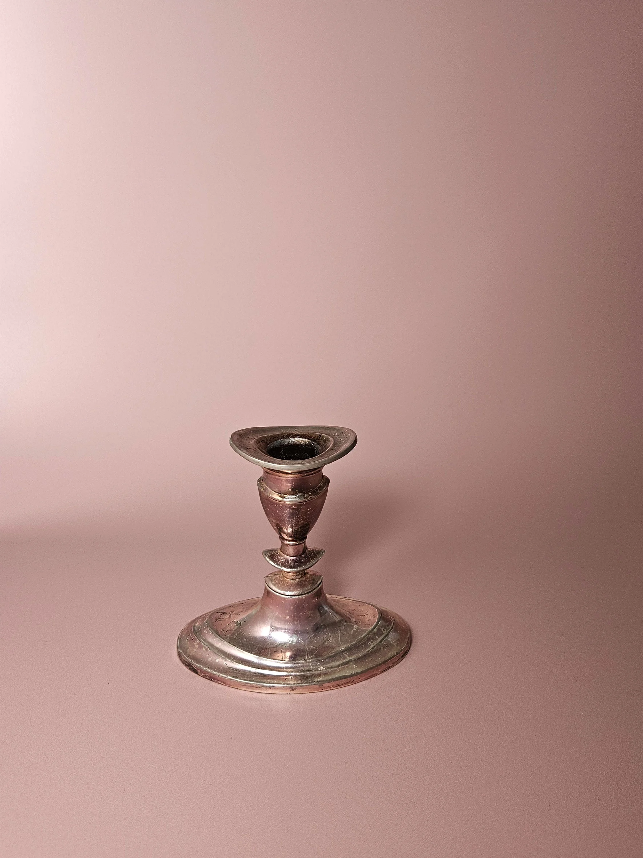Apartment_10_Silver_Candle_Holder_04.jpg